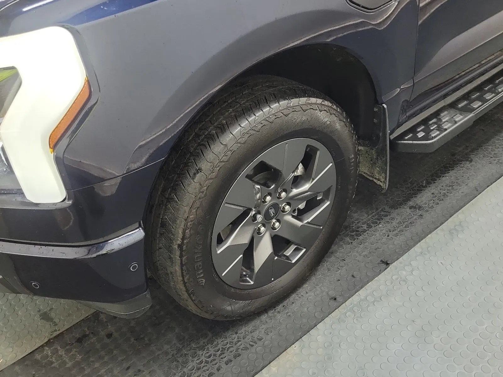 Front driver wheel/tire photo