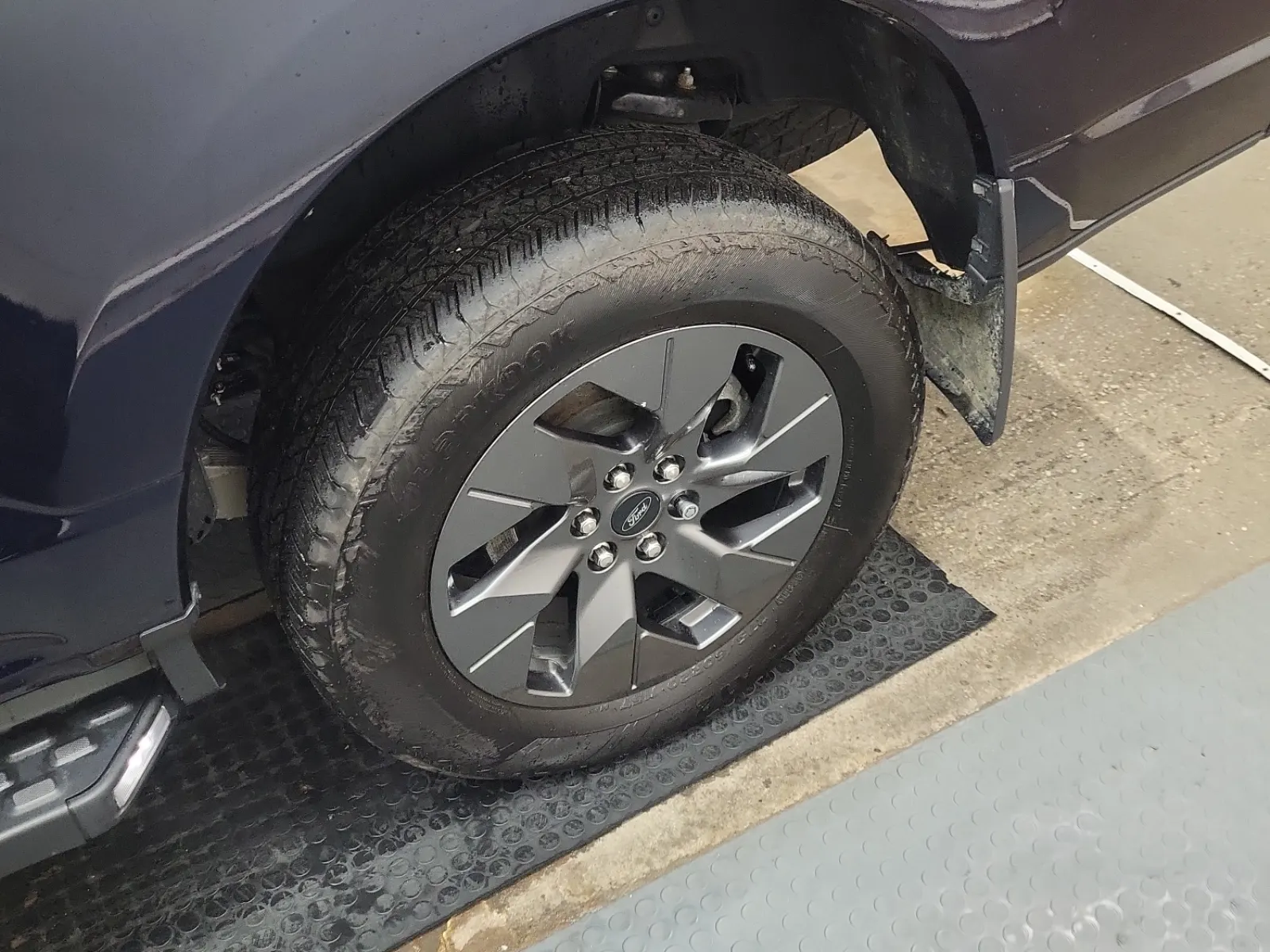 Left Rear Wheel/Tire Photo