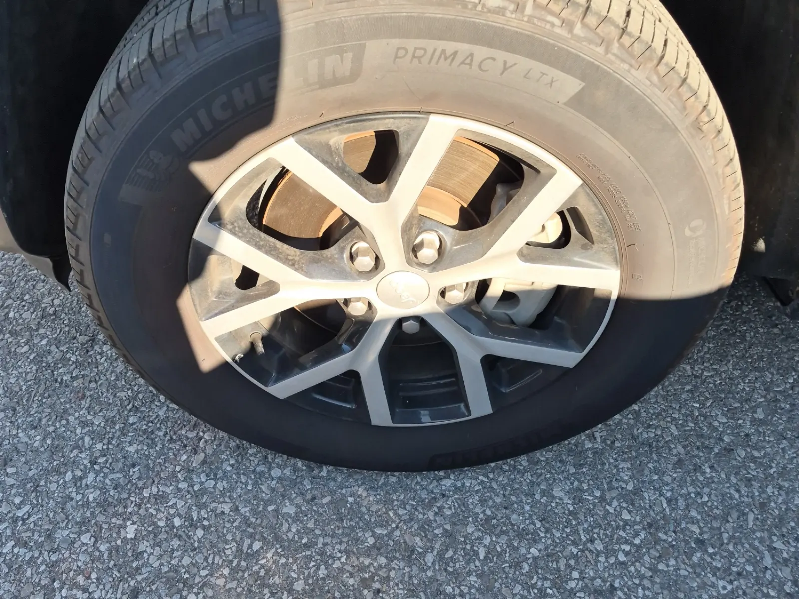 Front driver wheel/tire photo