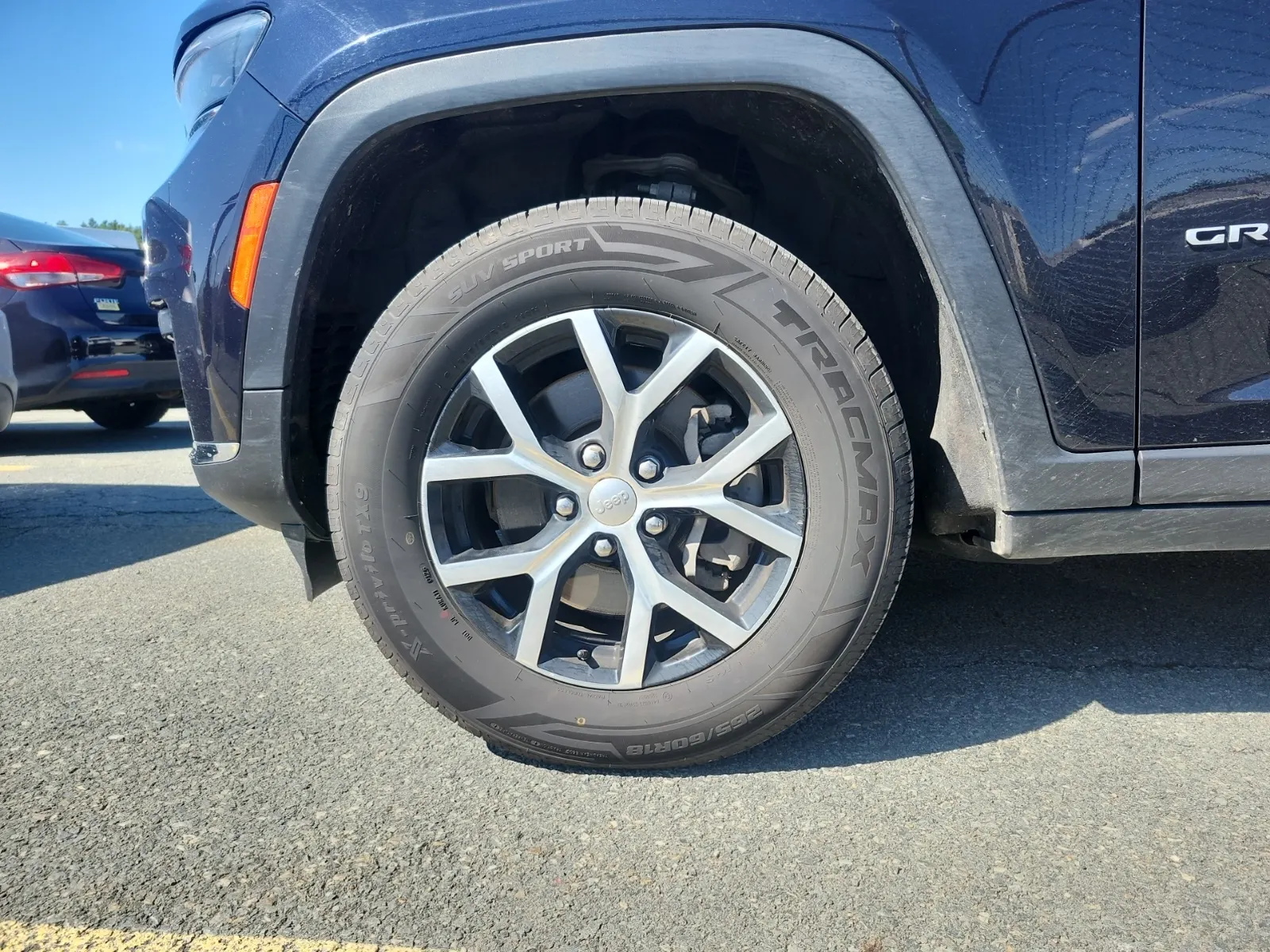 Front driver wheel/tire photo