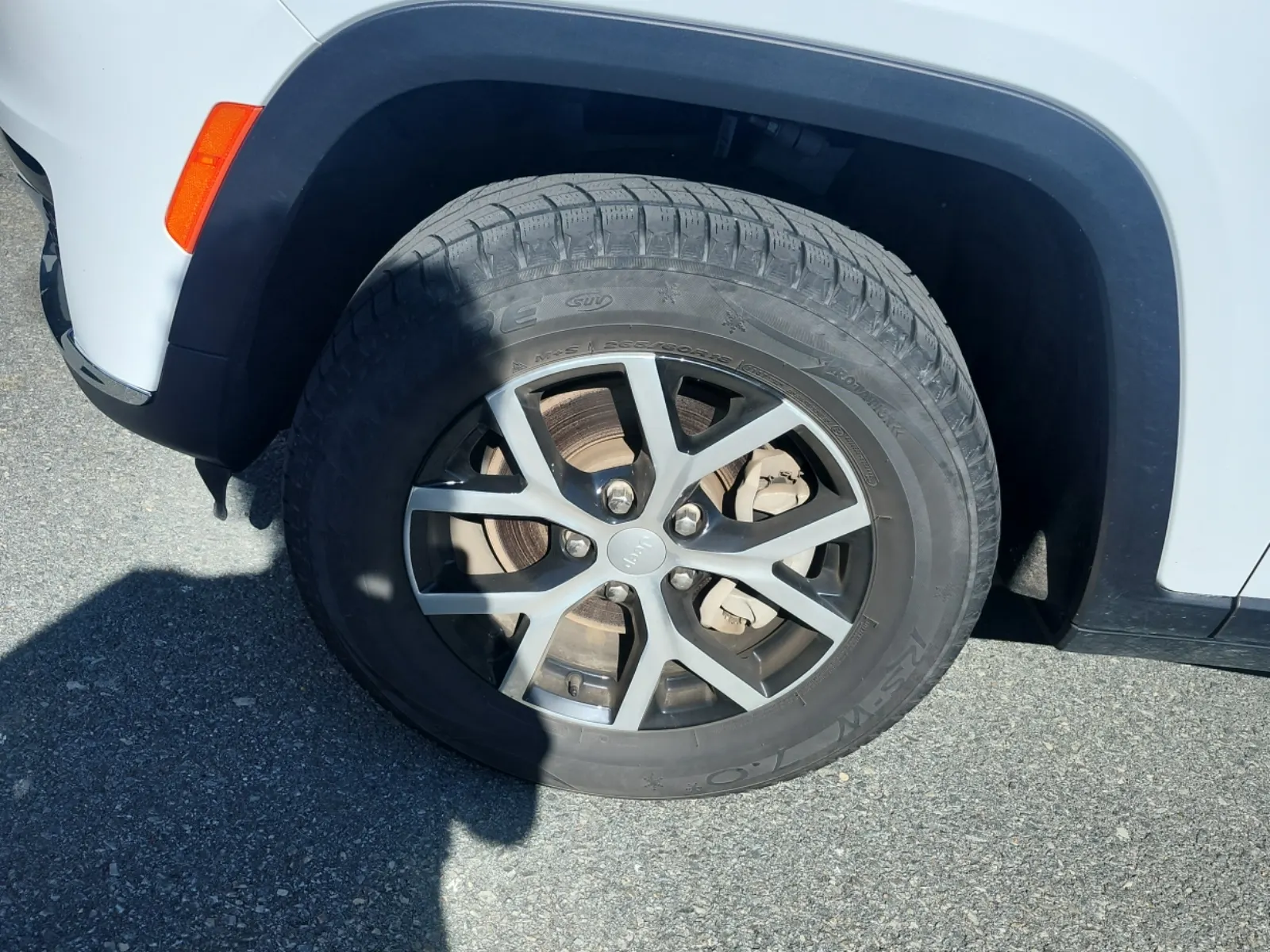 Front driver wheel/tire photo