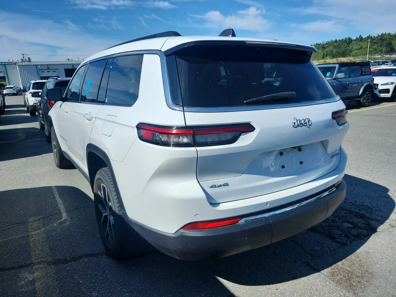 Driver Rear 3/4 Photo