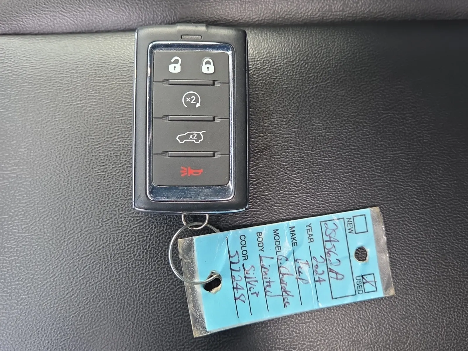Keys/Fobs/Manual Photo