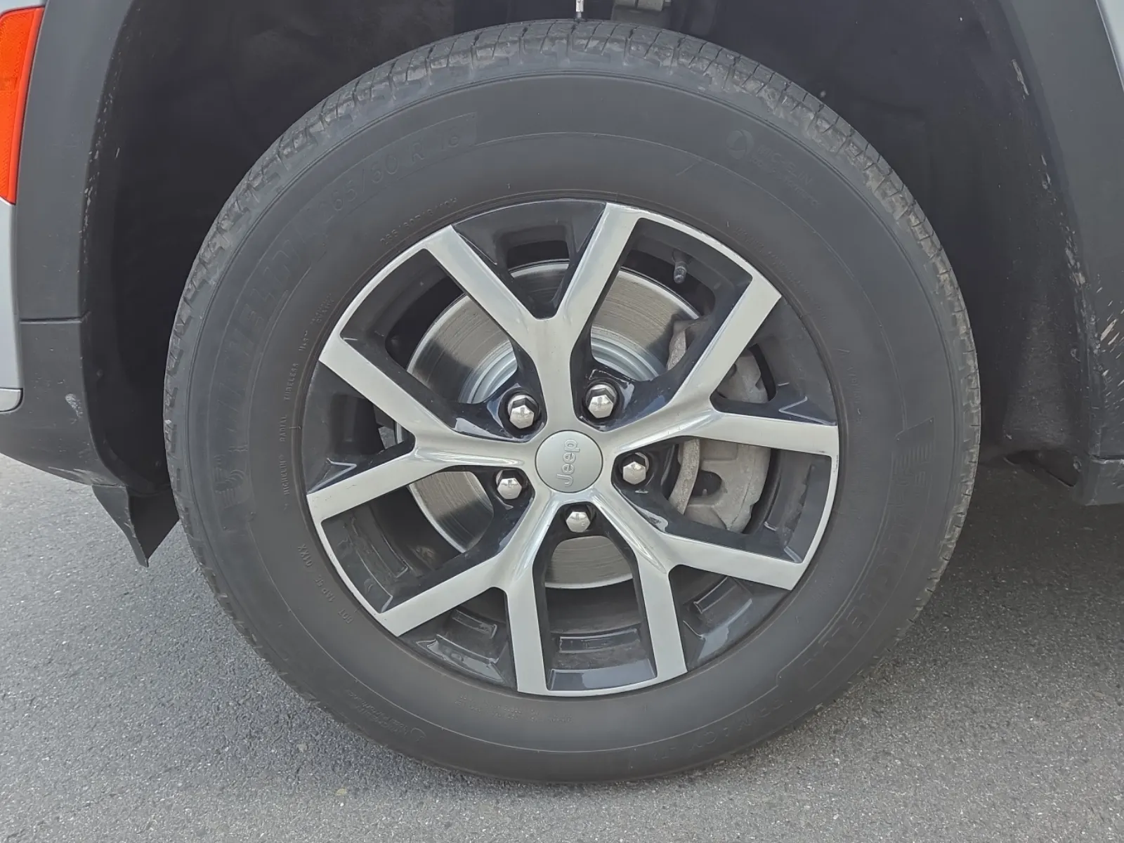 Front driver wheel/tire photo