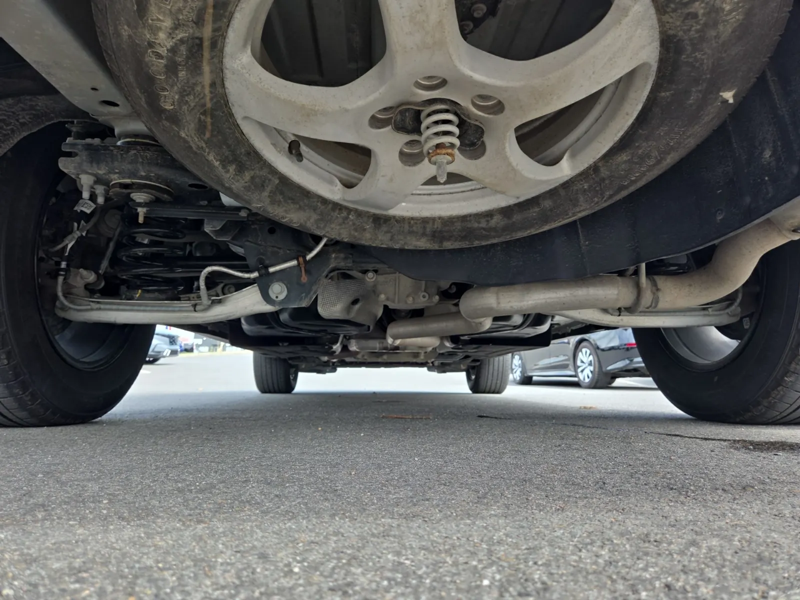 Undercarriage - Rear Photo