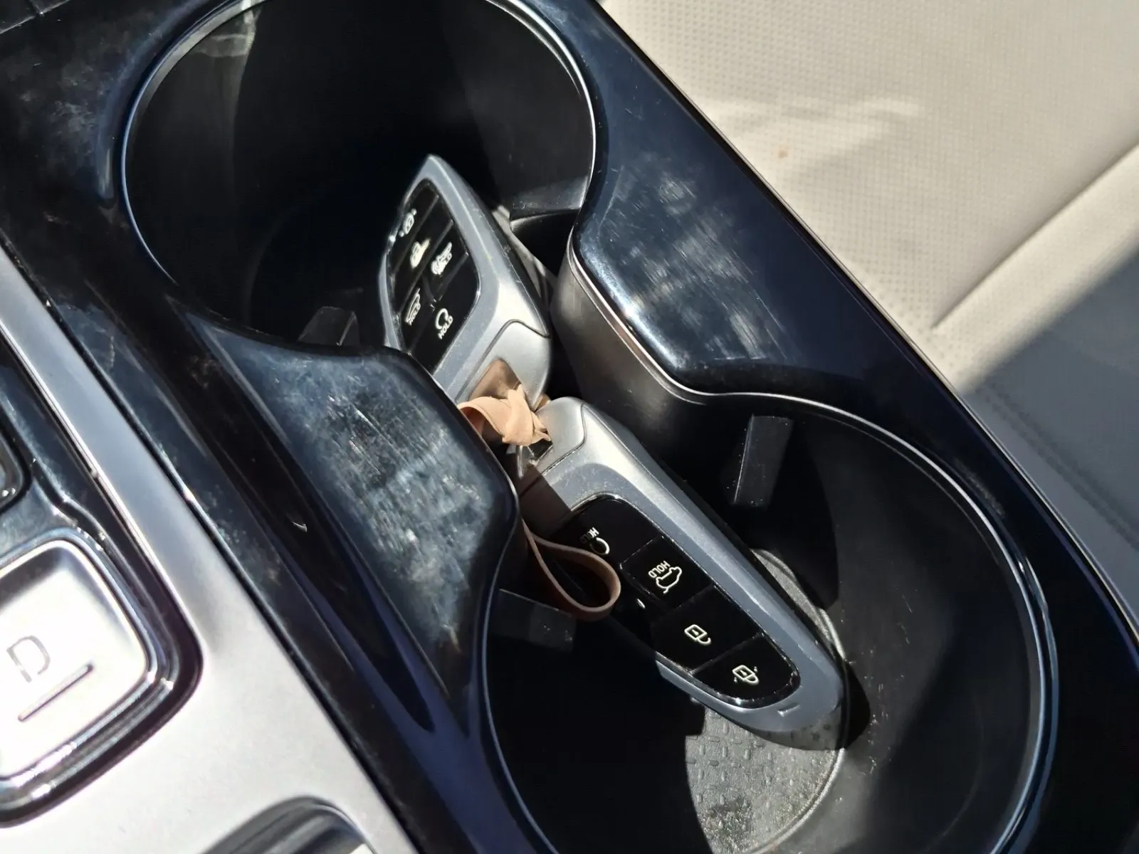 Keys/Fobs/Manual Photo