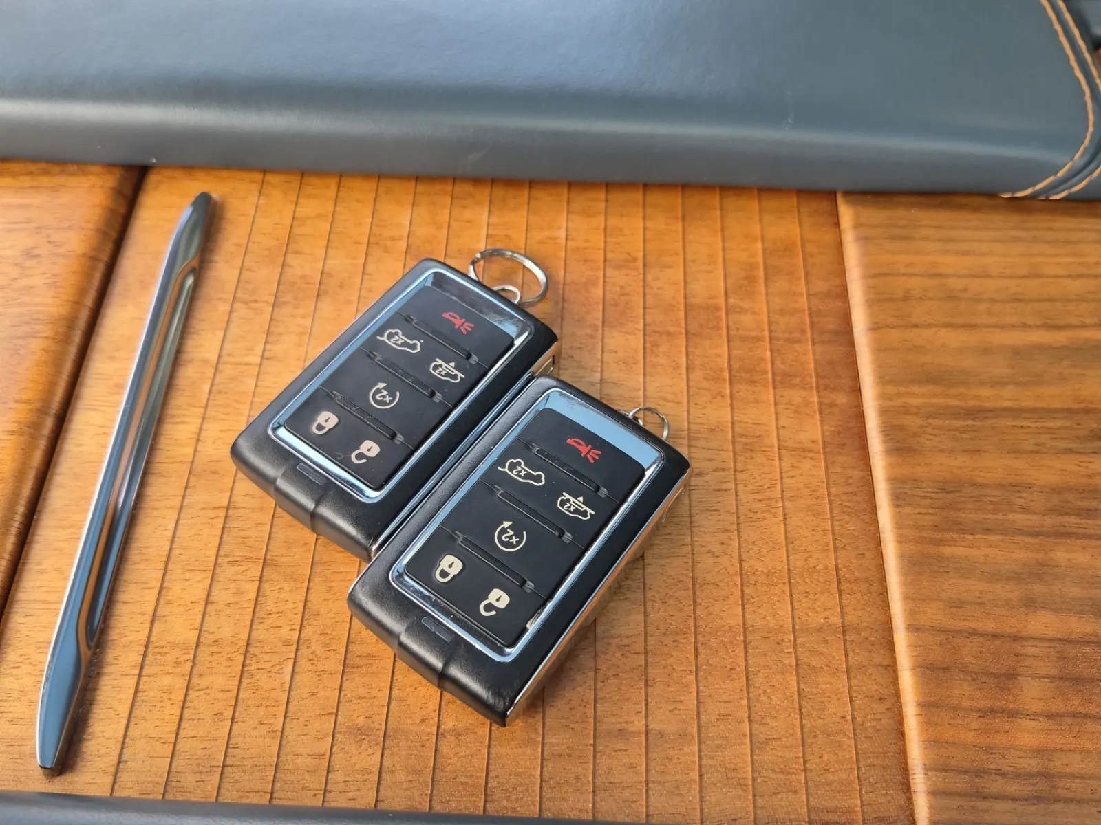 Keys/Fobs/Manual Photo