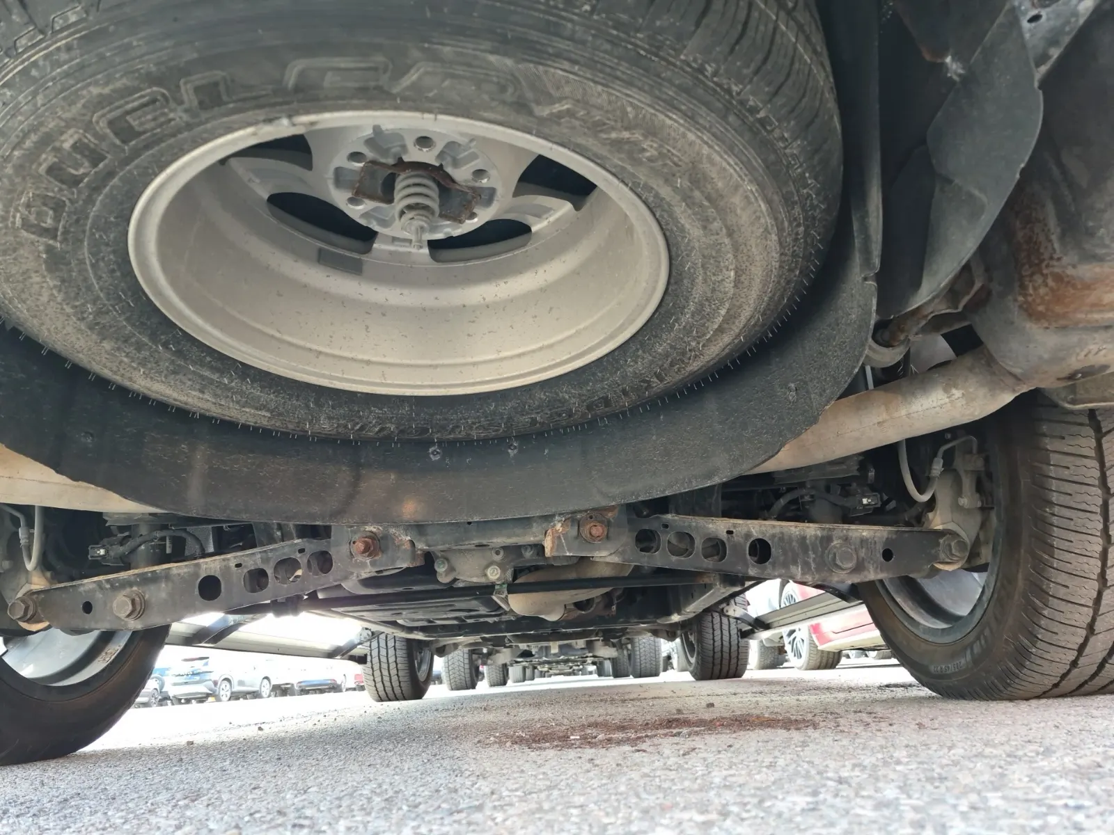 Undercarriage - Rear Photo