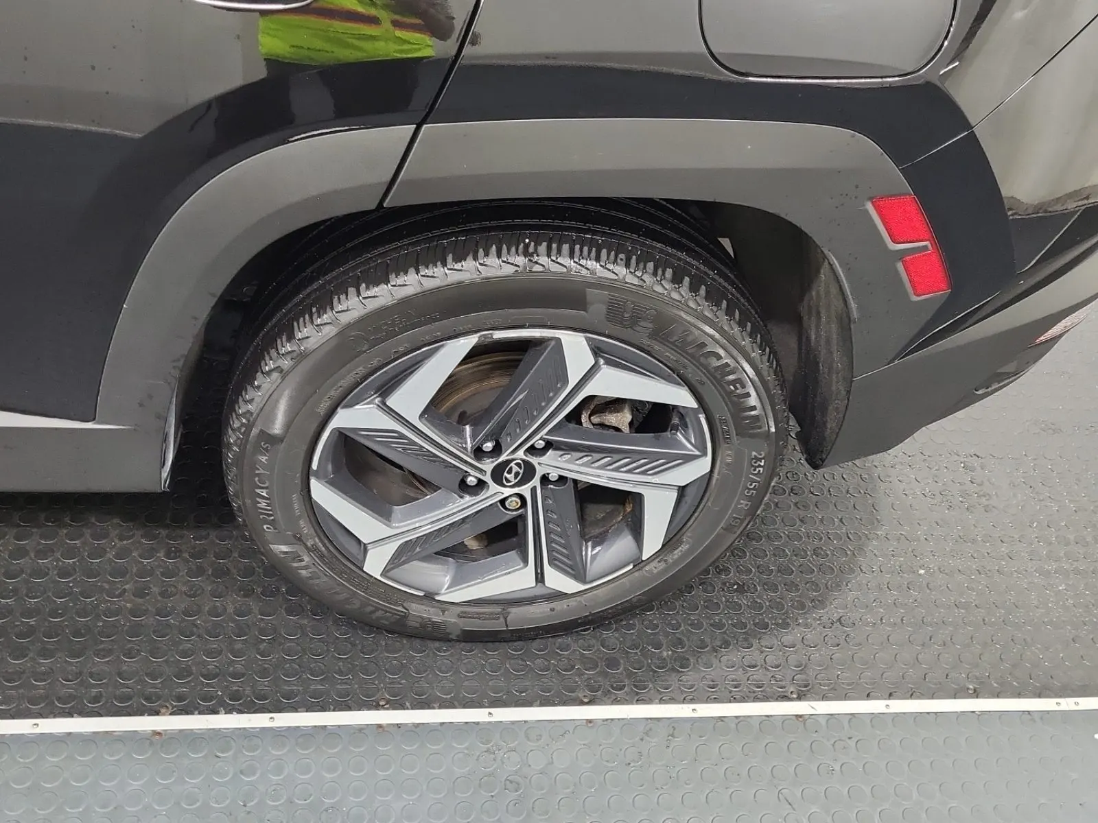 Left Rear Wheel/Tire Photo