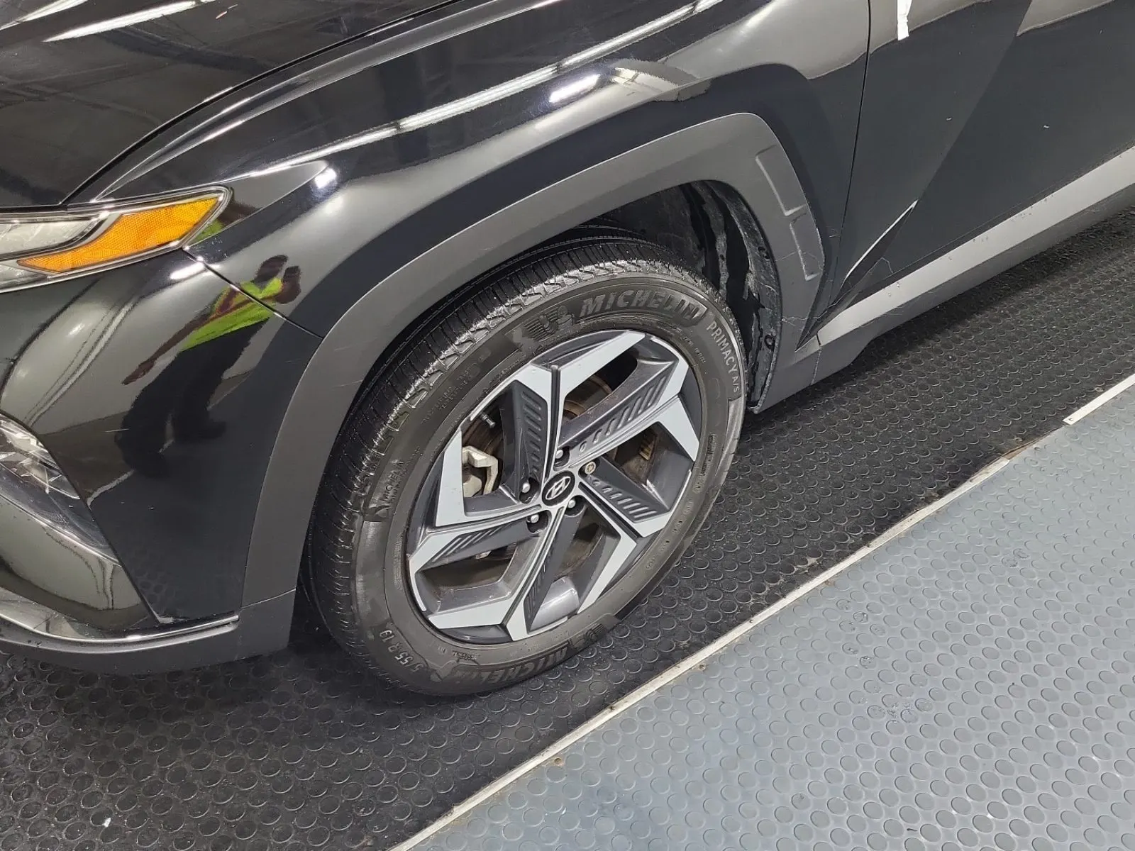 Front driver wheel/tire photo