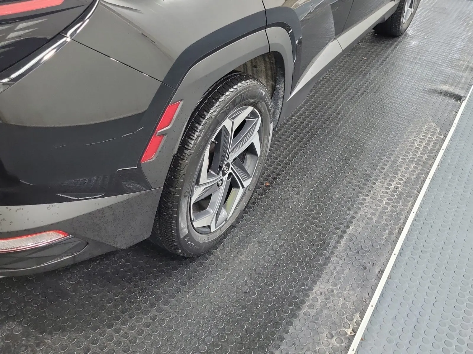 Right Rear Wheel/Tire Photo