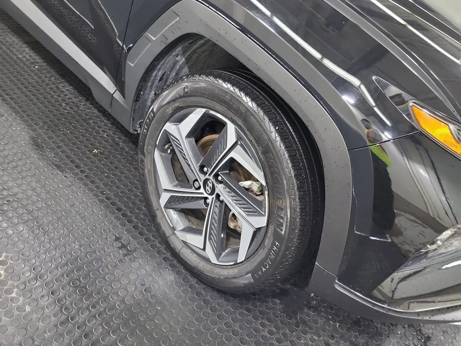 Right Front Wheel/Tire Photo