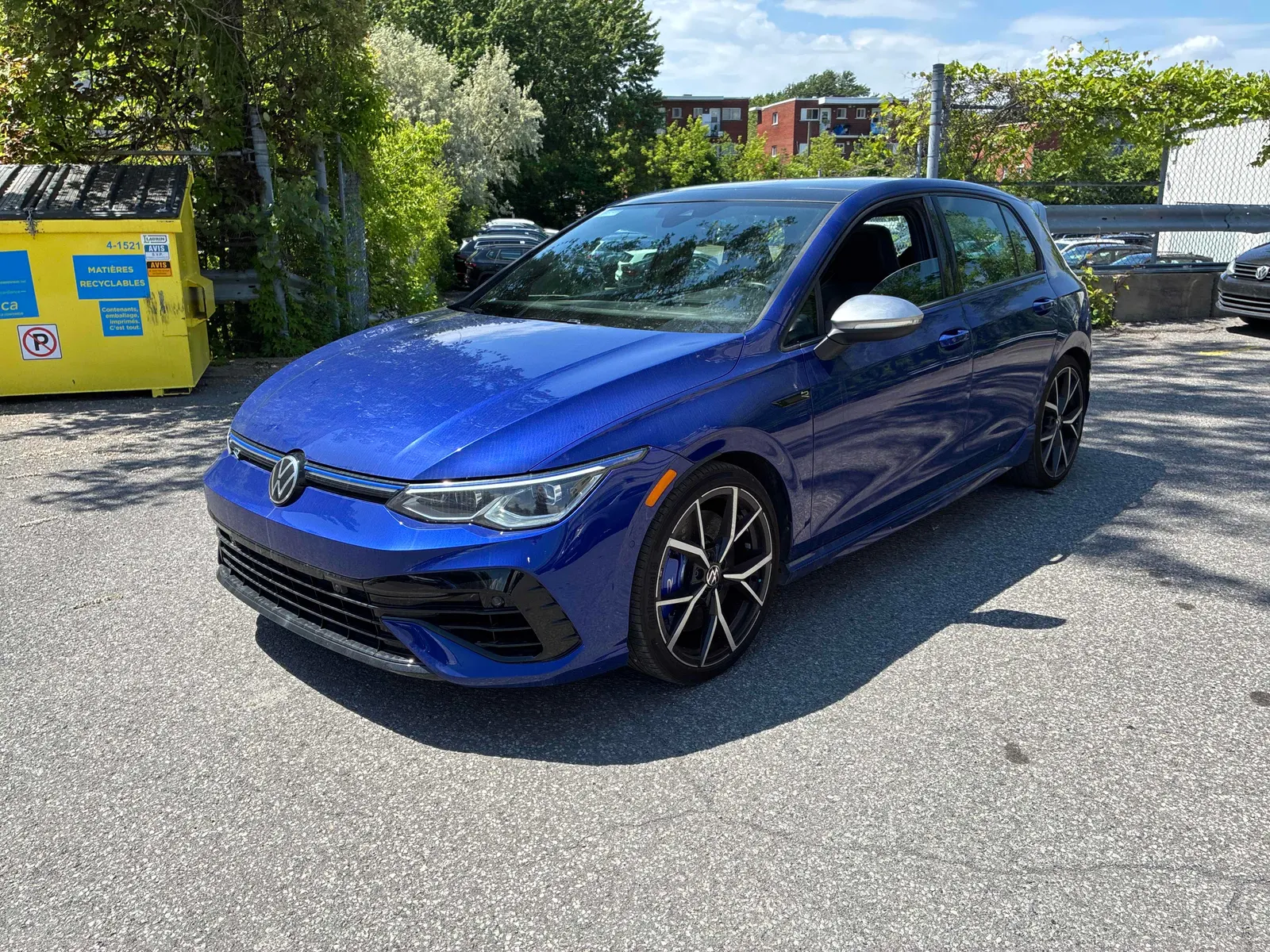 3/4 Front (Main image)