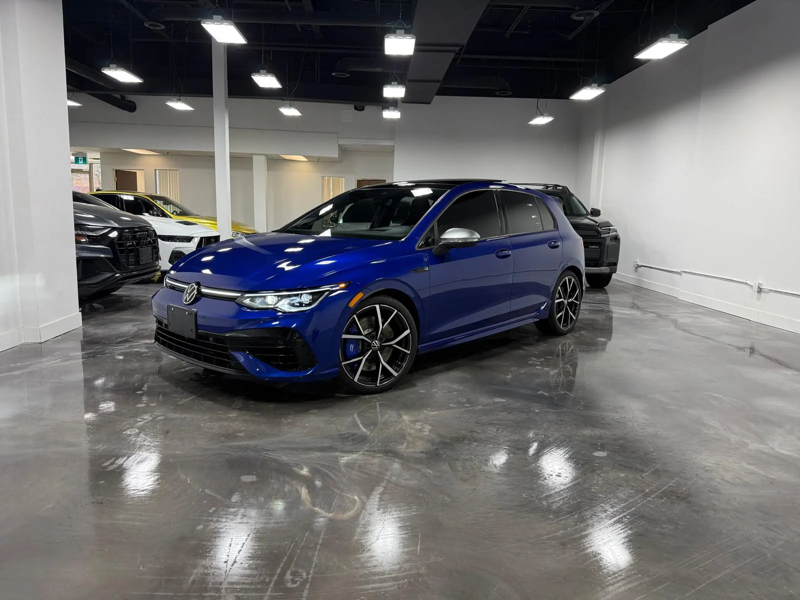 3/4 Front (Main image)