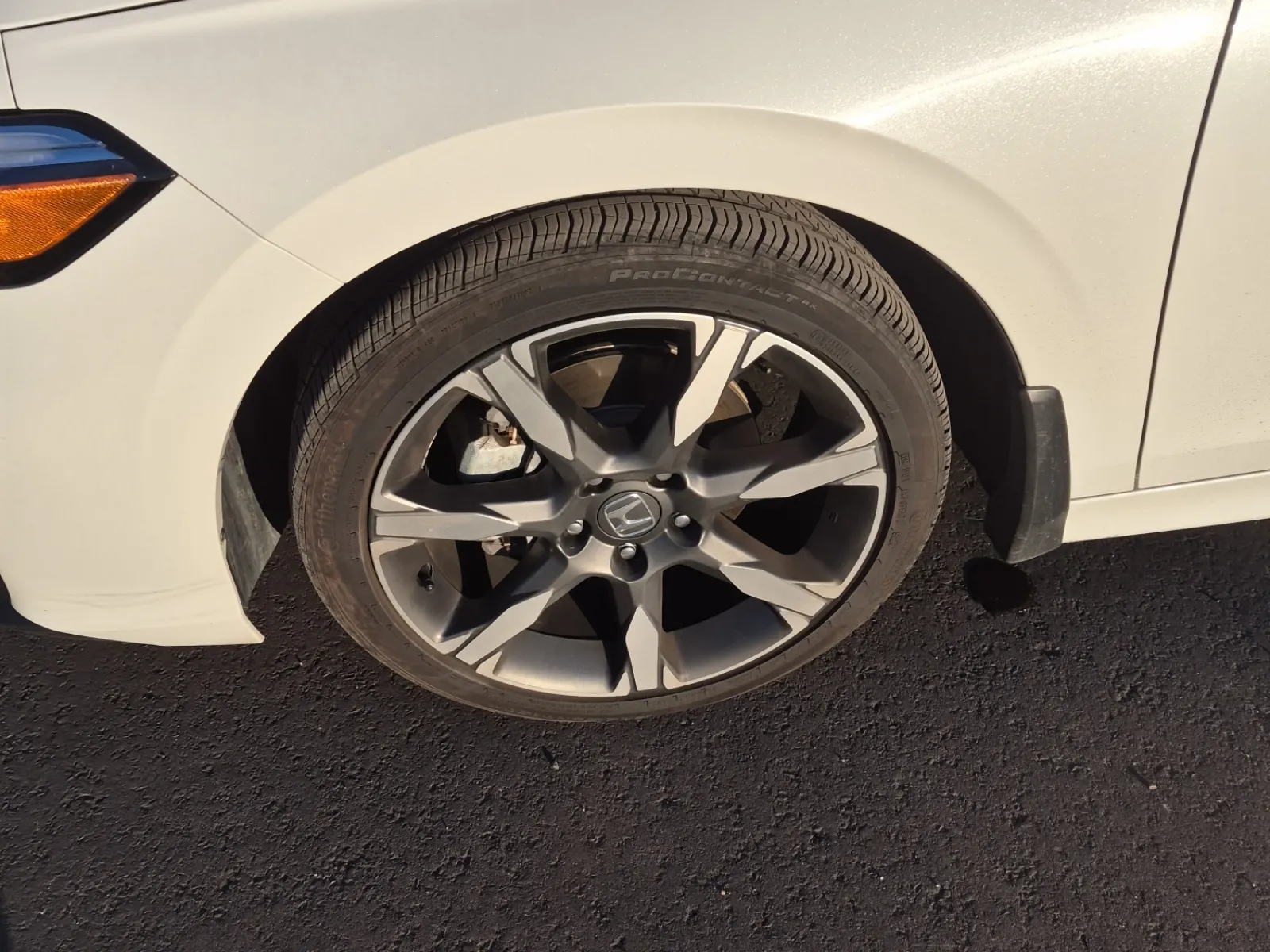 Front driver wheel/tire photo