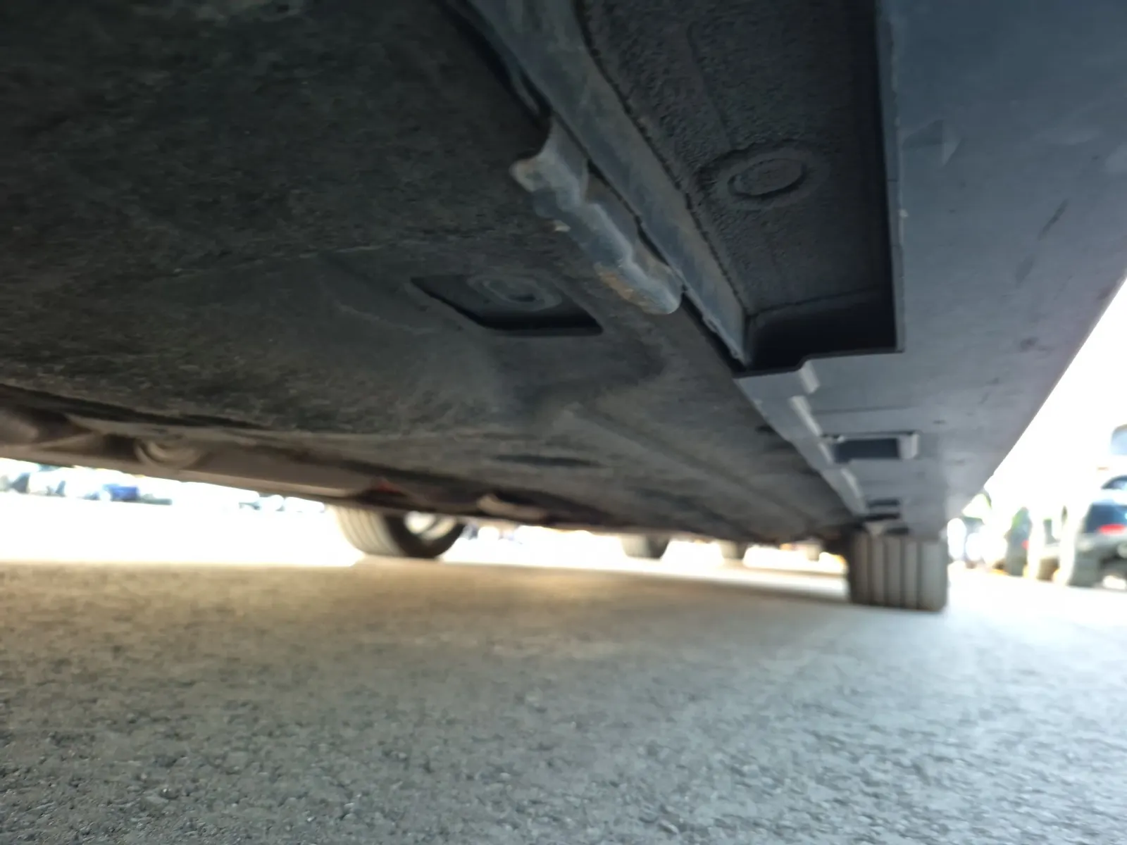 Undercarriage - Passenger Photo