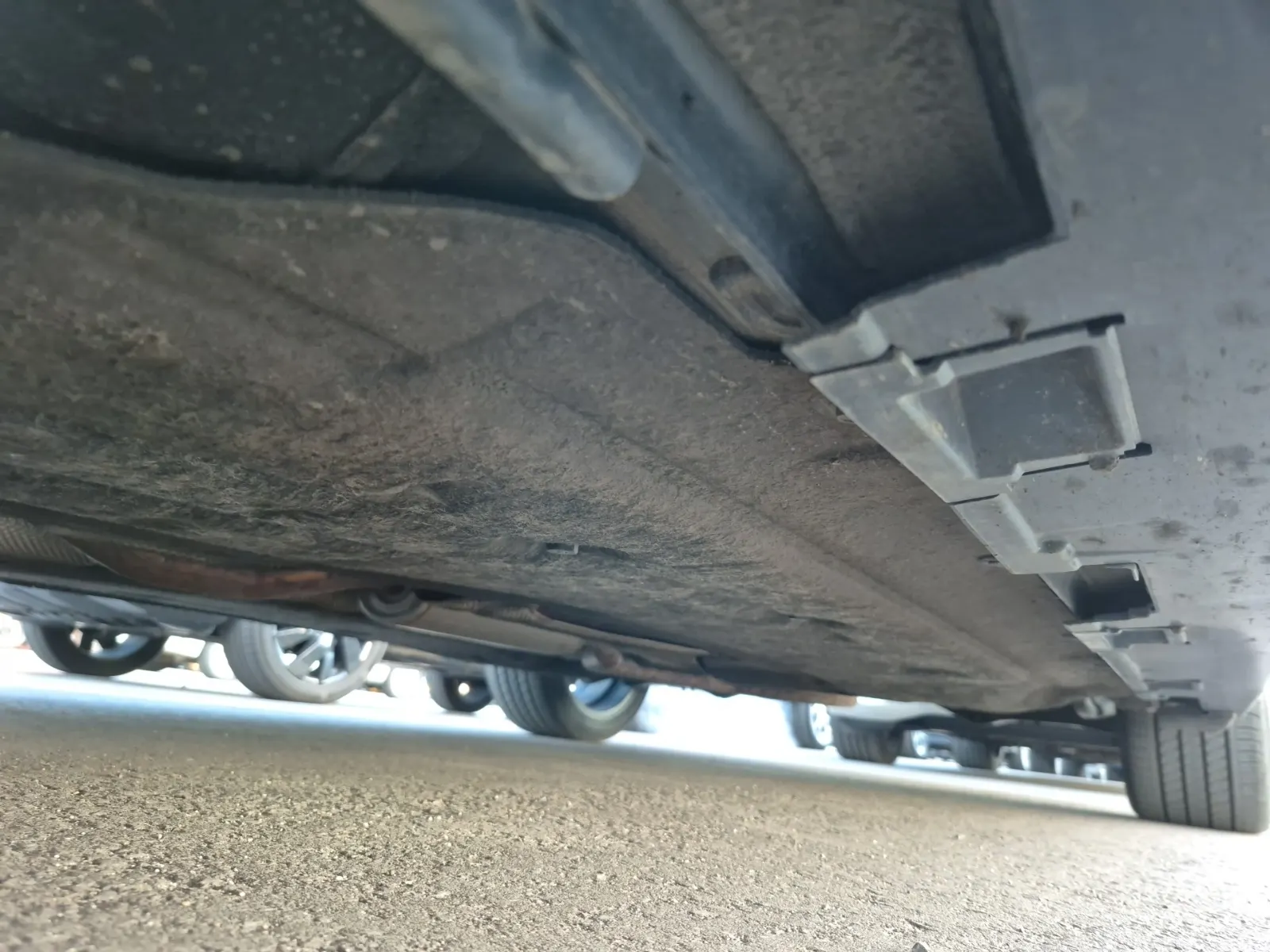Undercarriage - Driver Photo