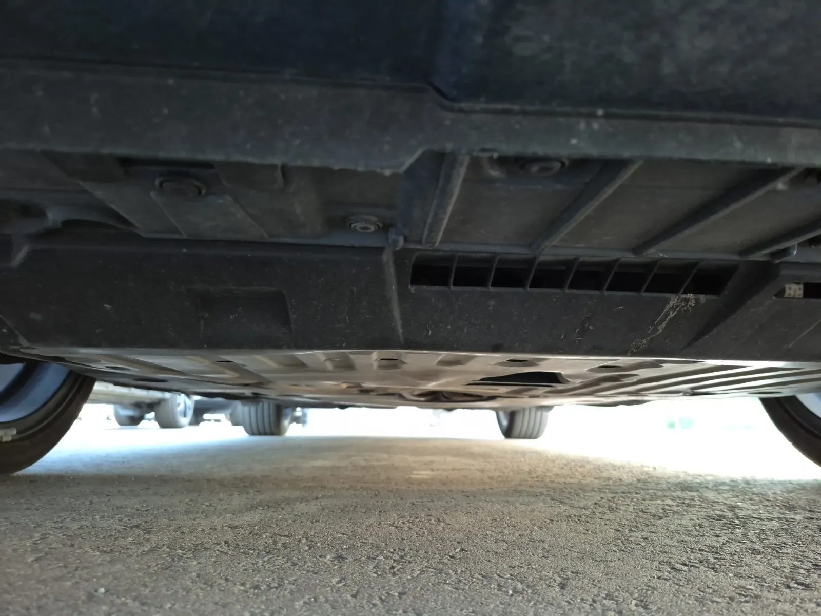 Undercarriage - Front Photo
