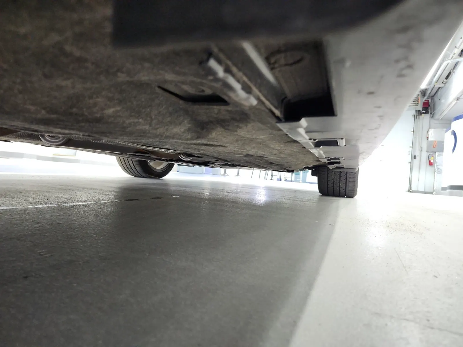 Undercarriage - Passenger Photo