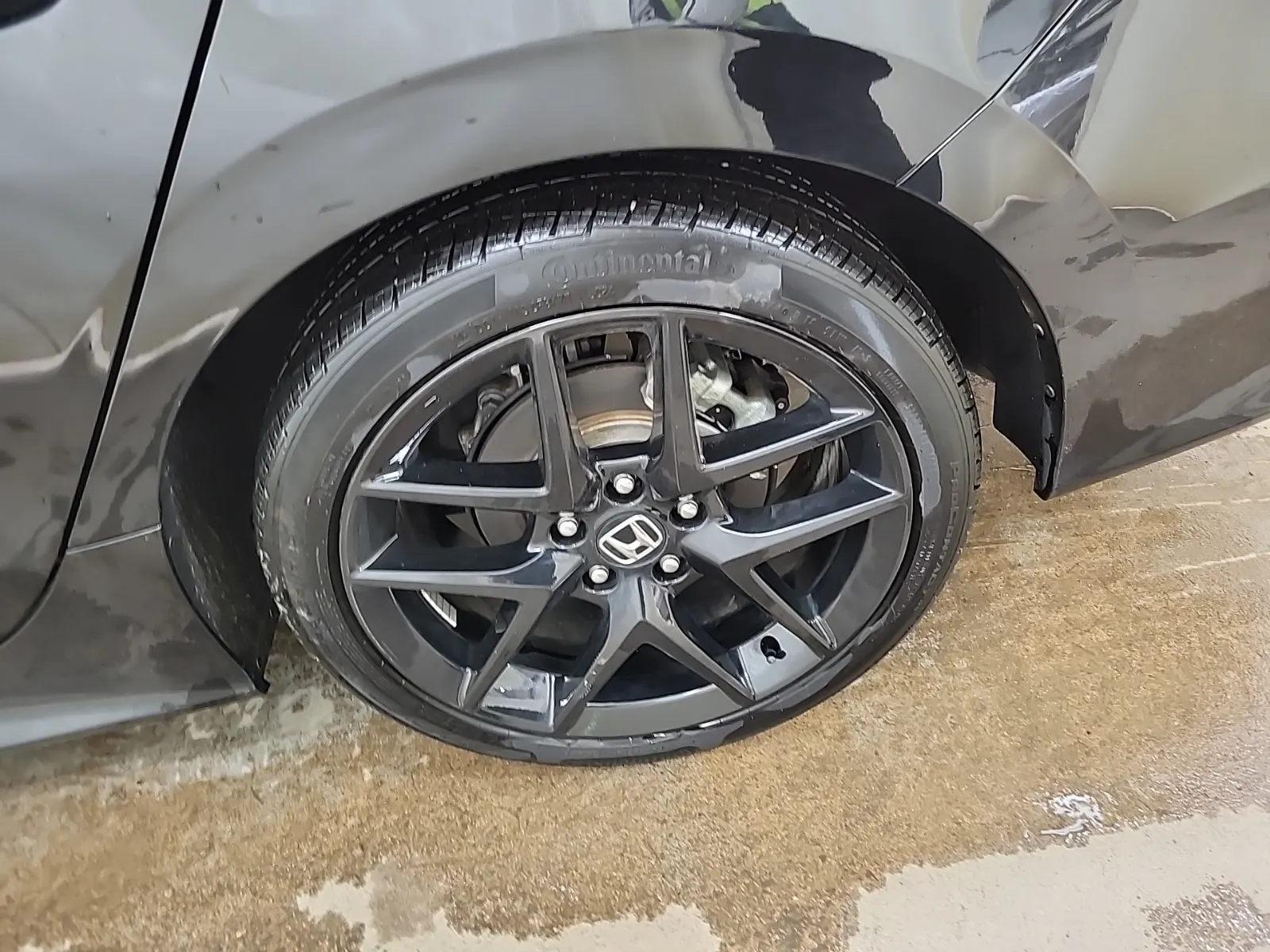 Left Rear Wheel/Tire Photo