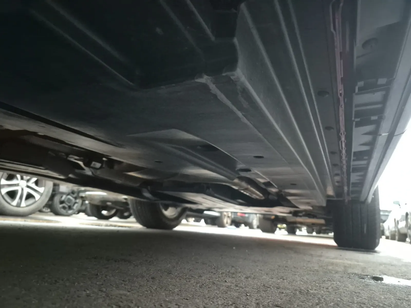 Undercarriage - Passenger Photo