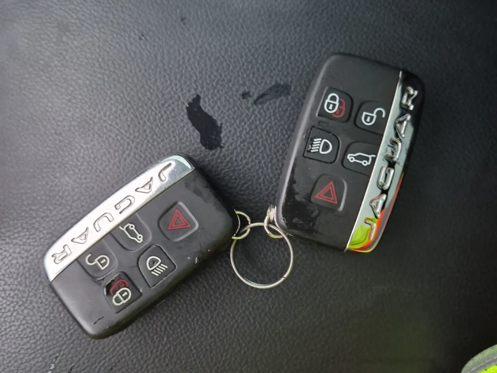 Keys/Fobs/Manual Photo