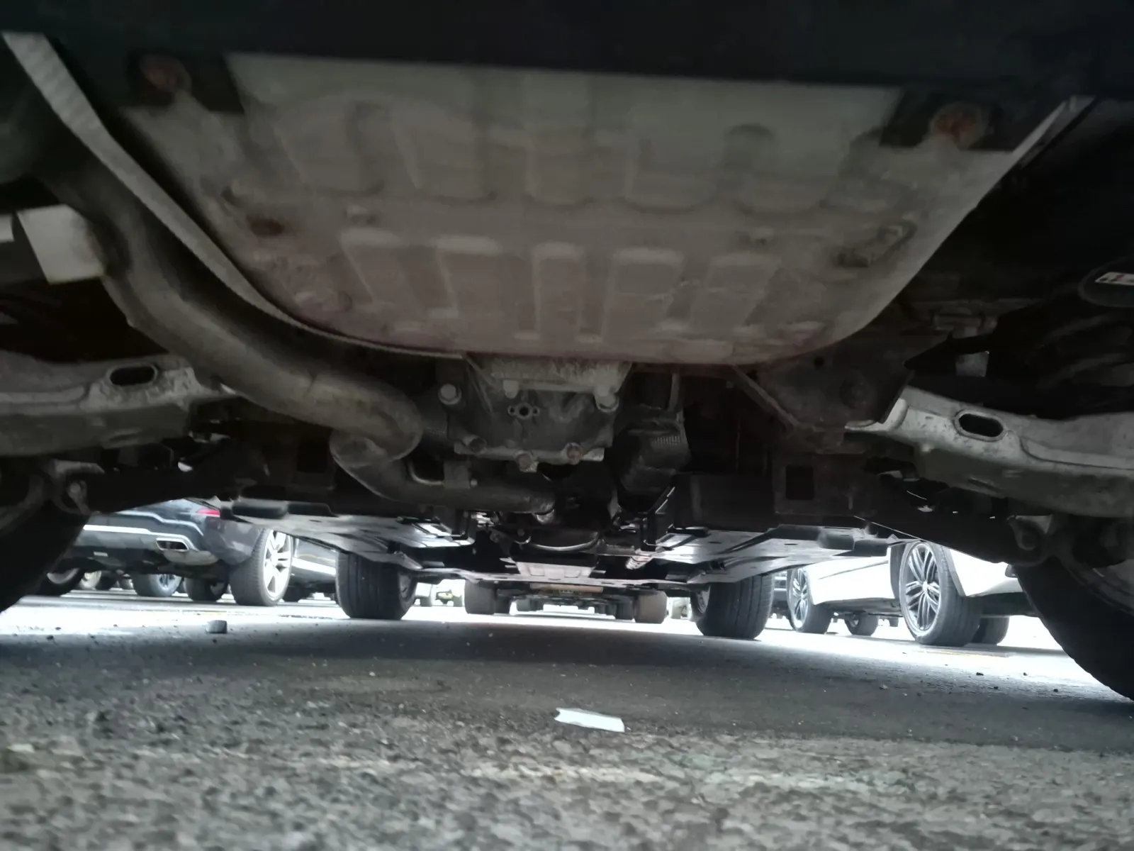 Undercarriage - Rear Photo