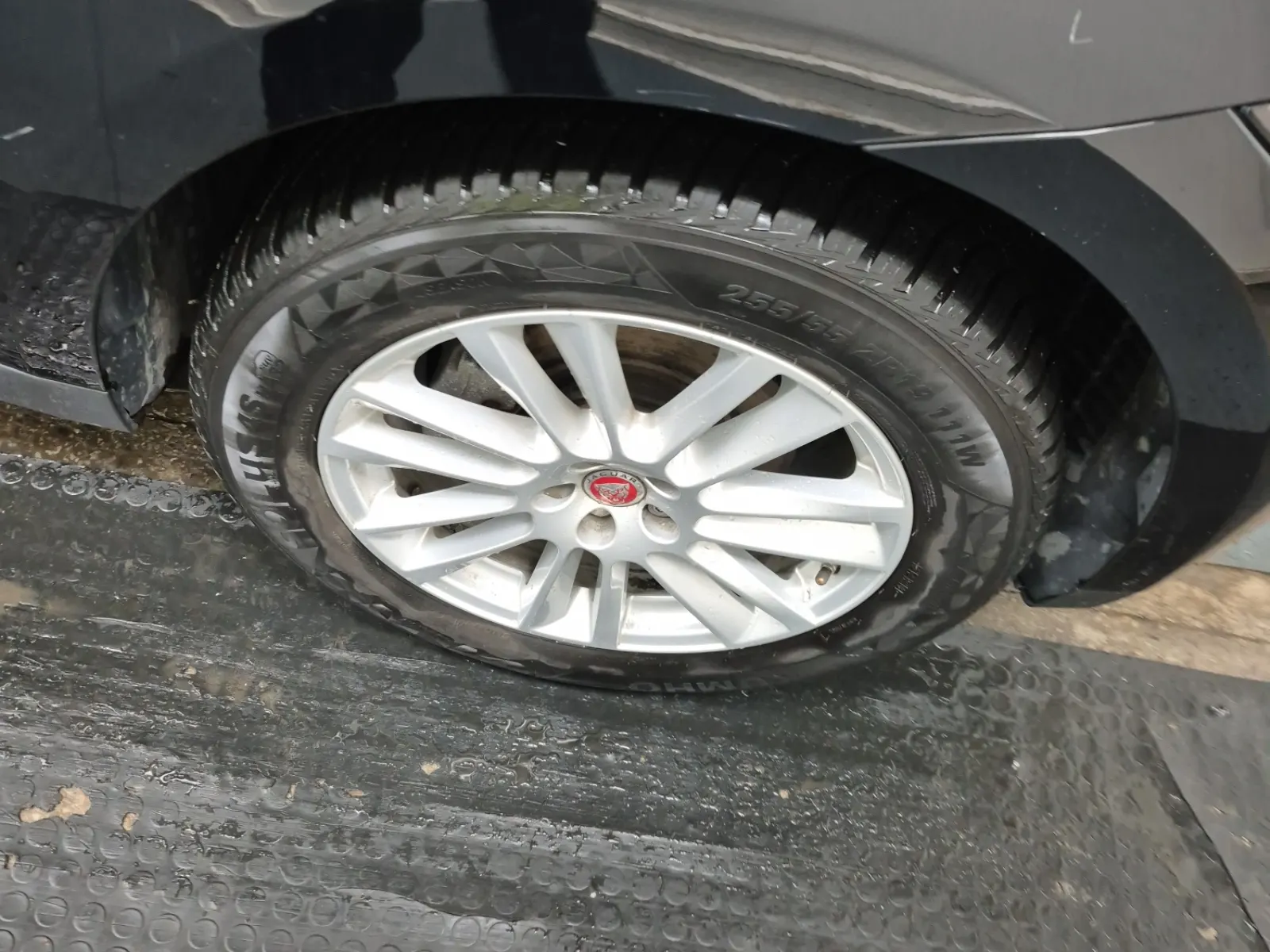 Right Front Wheel/Tire Photo