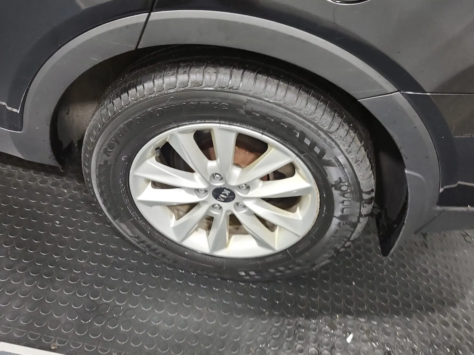 Left Rear Wheel/Tire Photo