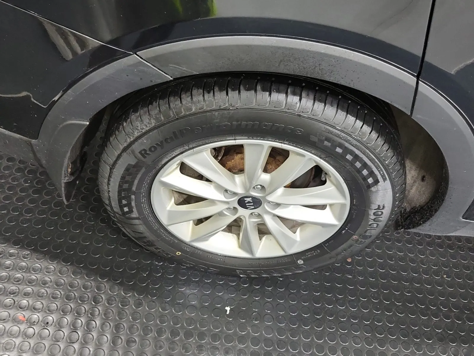 Right Rear Wheel/Tire Photo
