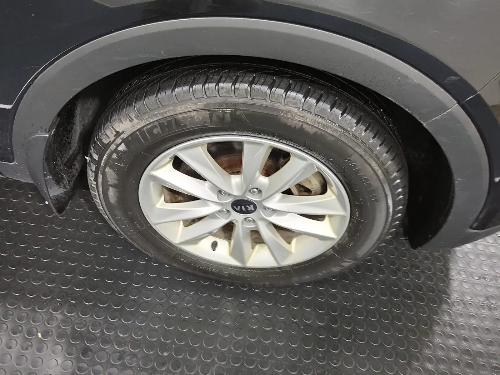 Right Front Wheel/Tire Photo