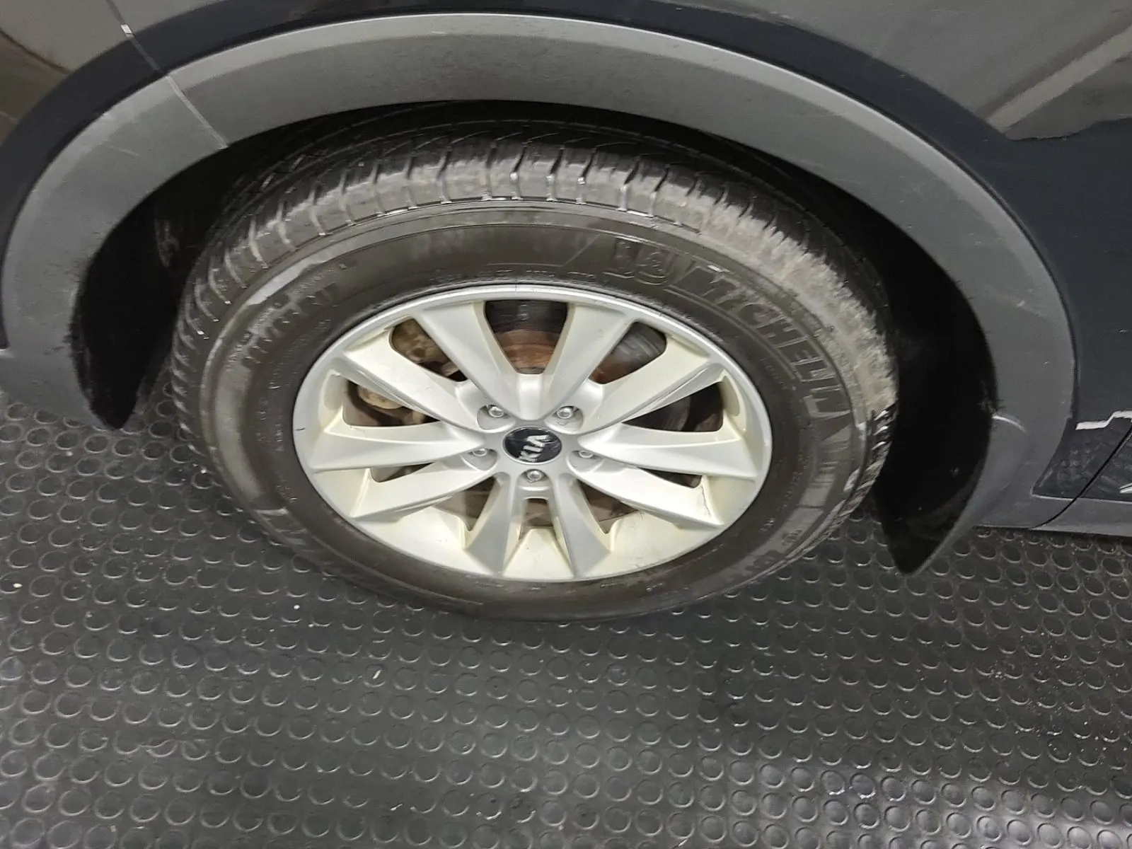 Front driver wheel/tire photo