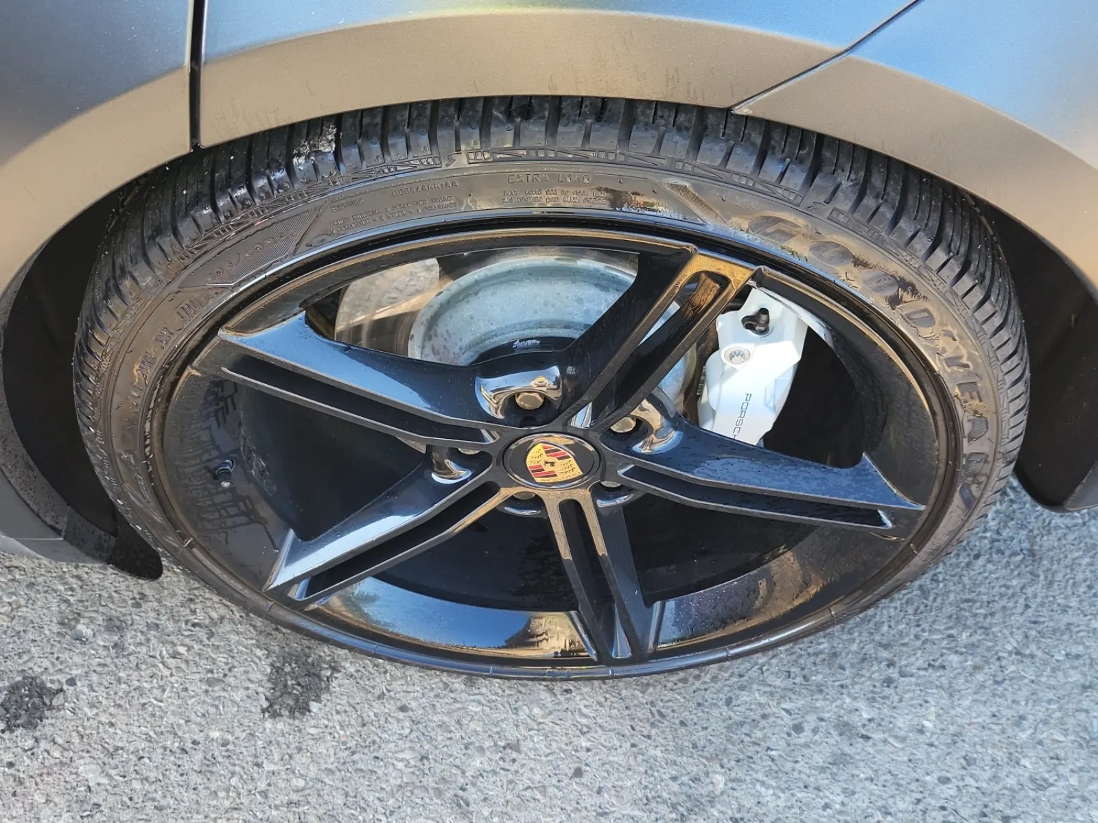 Left Rear Wheel/Tire Photo