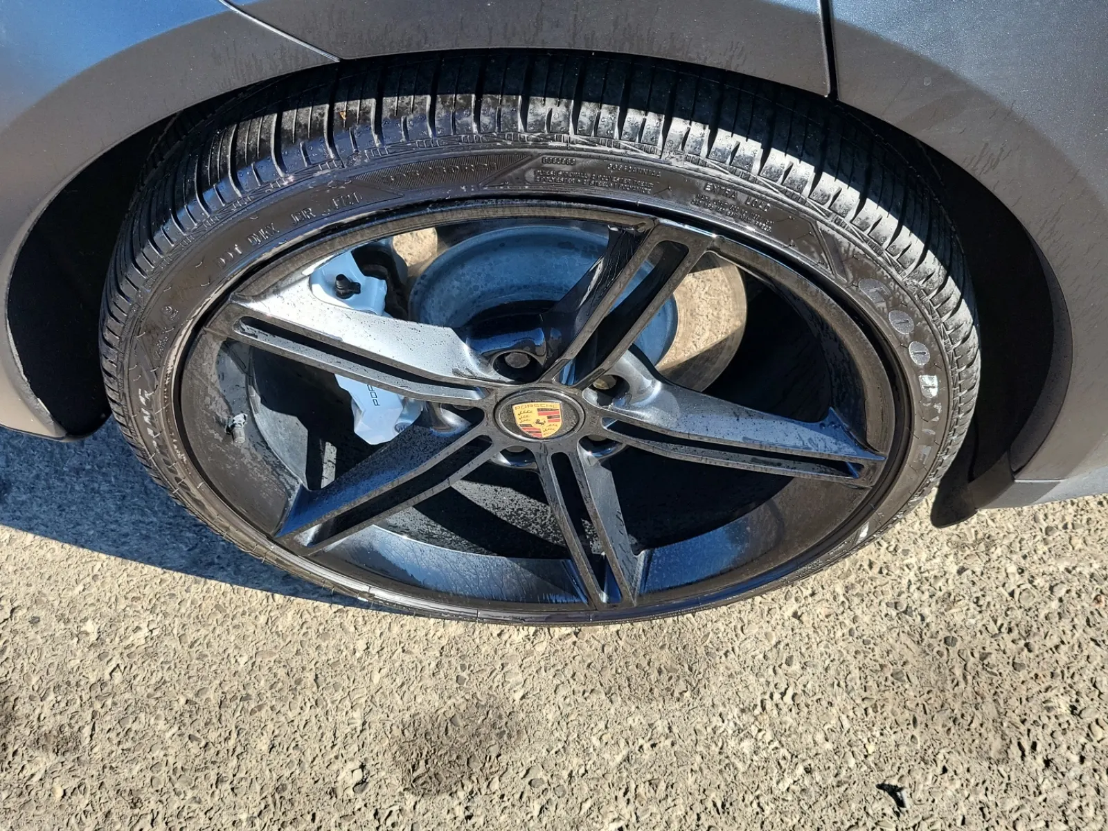 Right Rear Wheel/Tire Photo