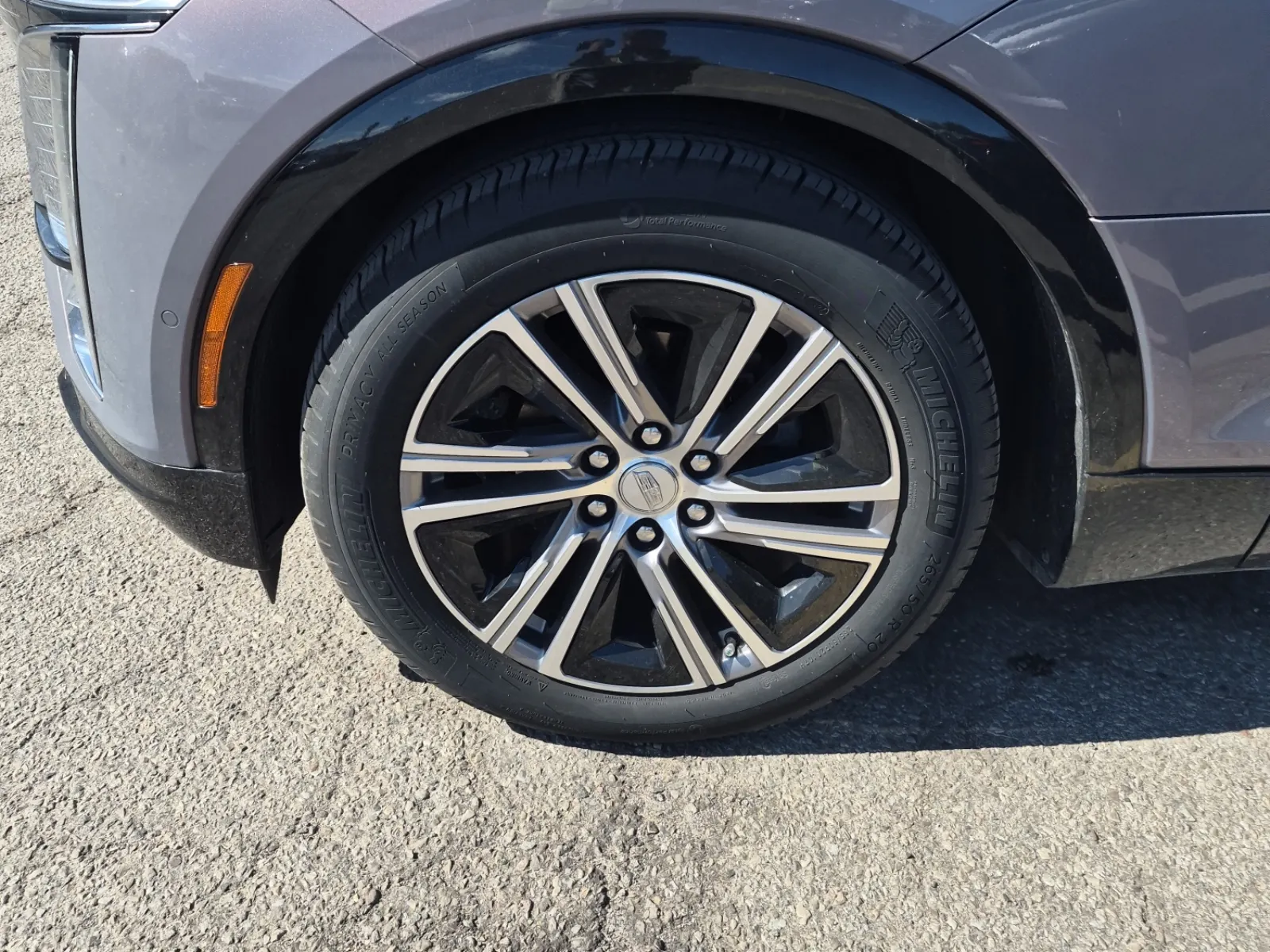 Front driver wheel/tire photo
