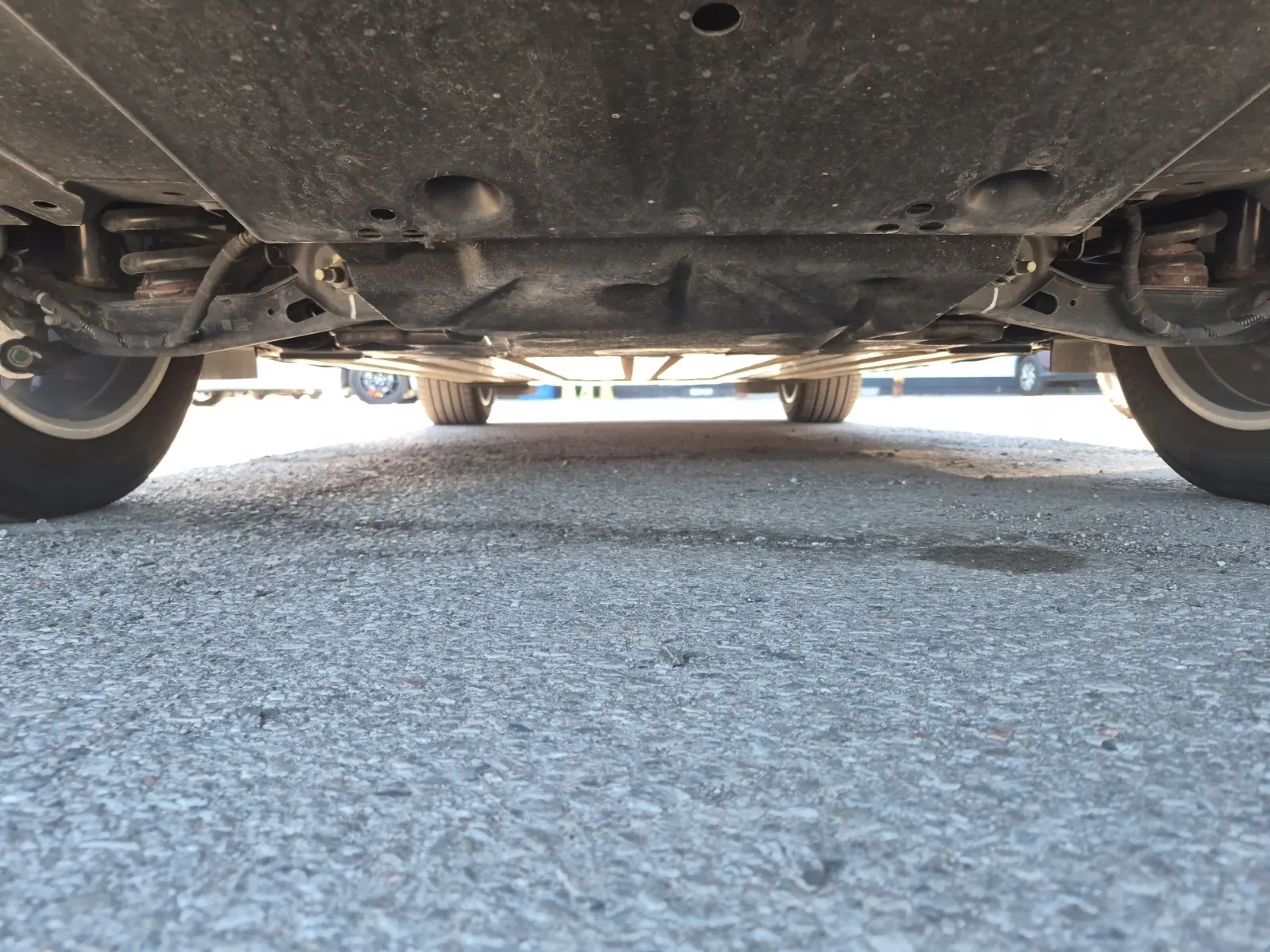Undercarriage - Rear Photo