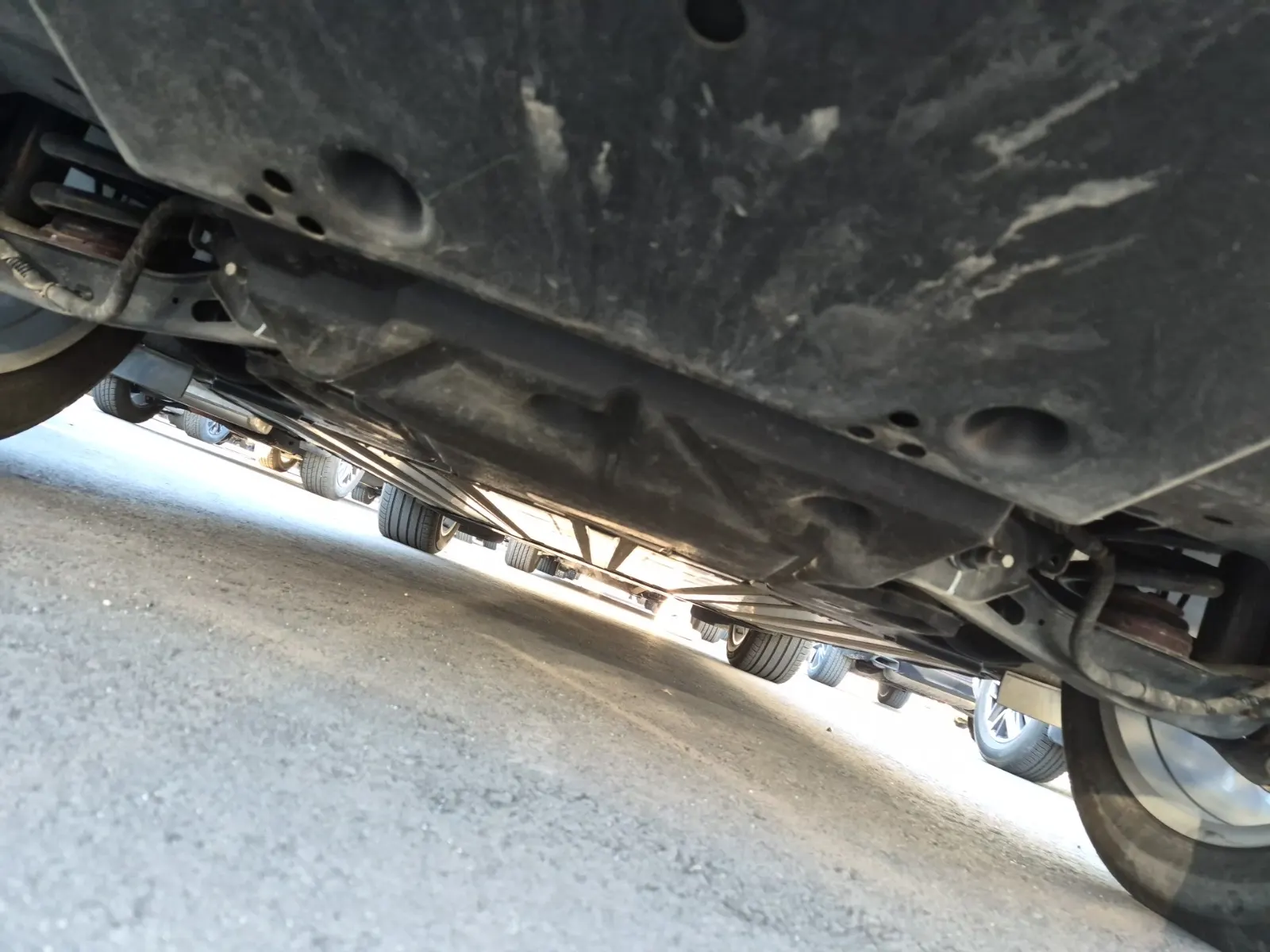 Undercarriage - Rear Photo