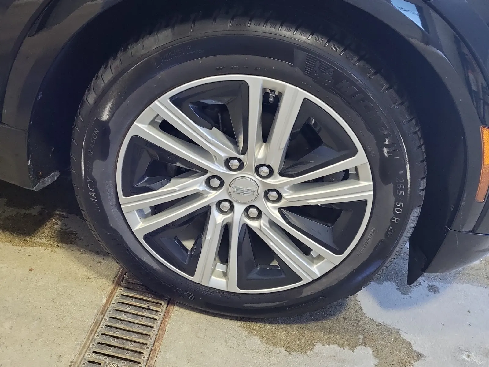 Right Front Wheel/Tire Photo