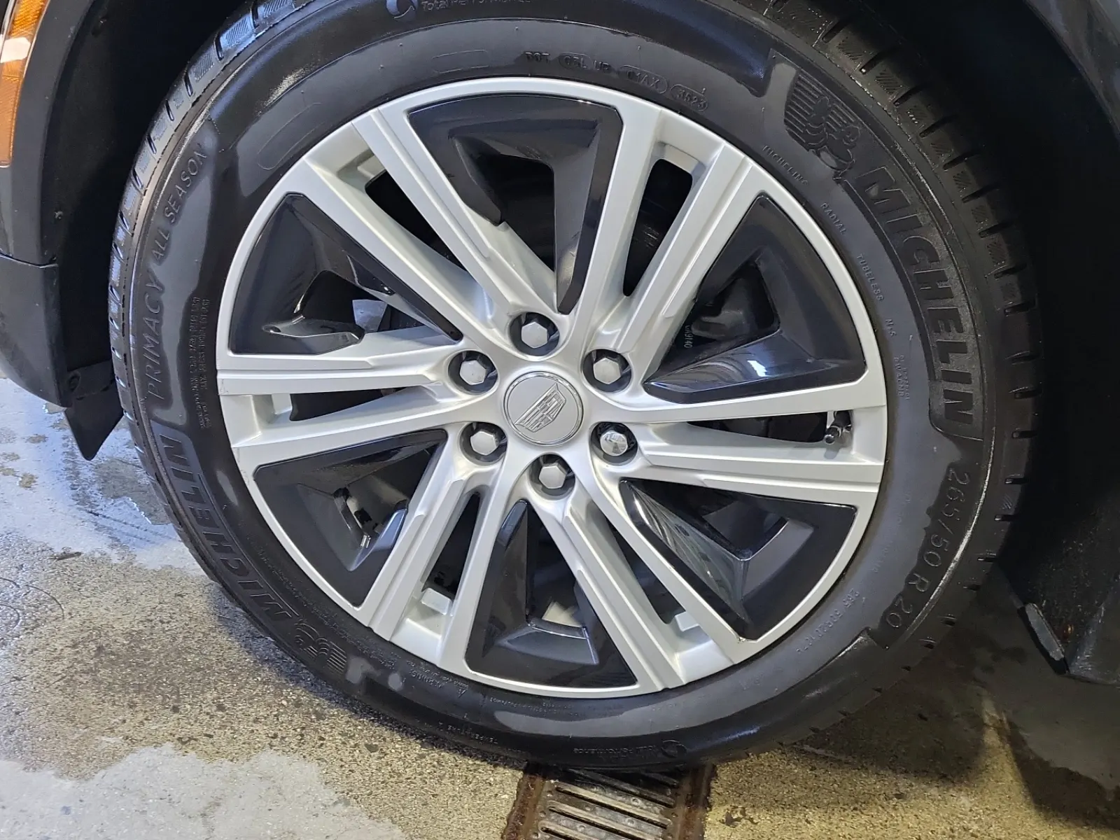 Front driver wheel/tire photo