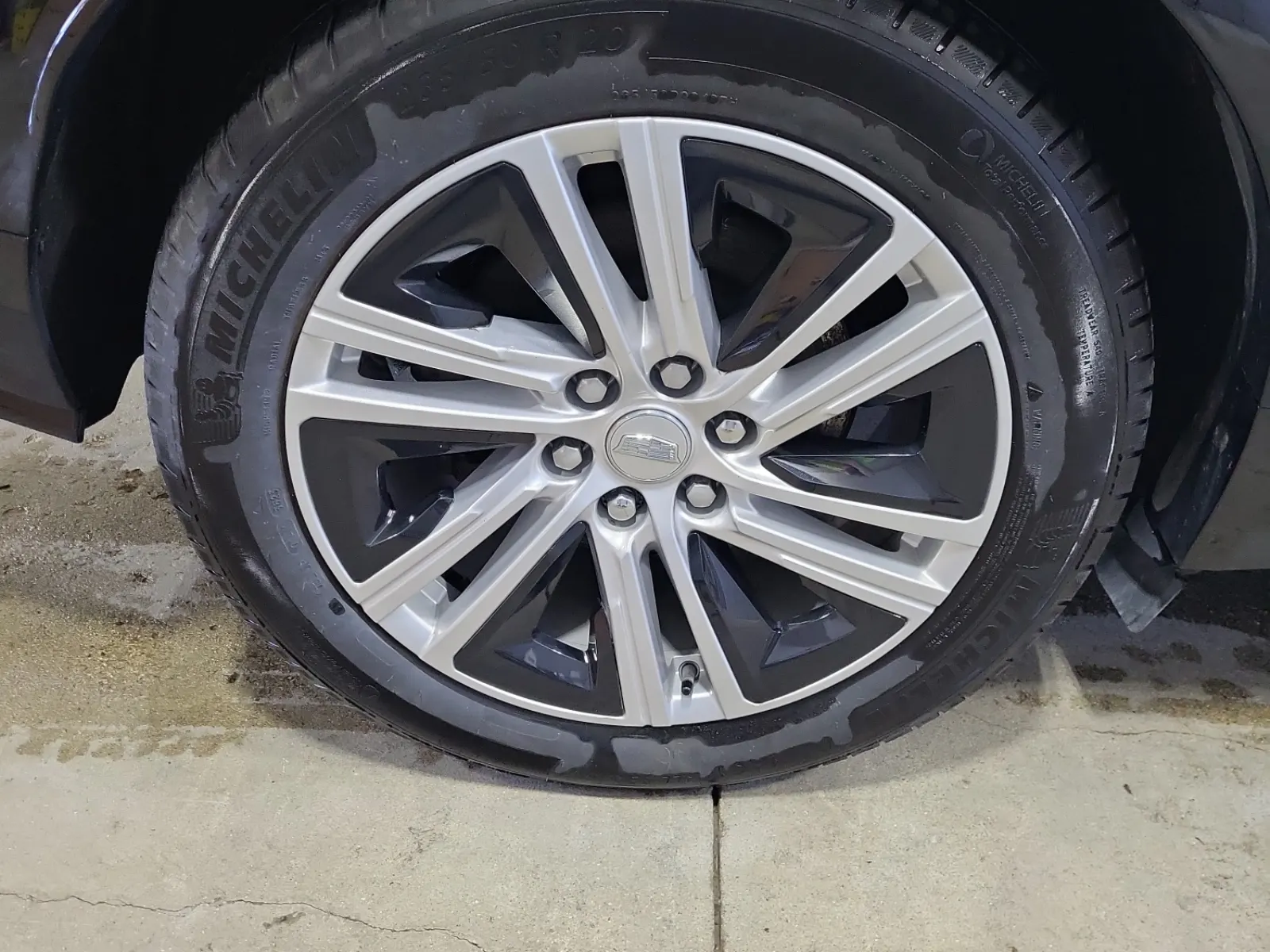 Right Rear Wheel/Tire Photo