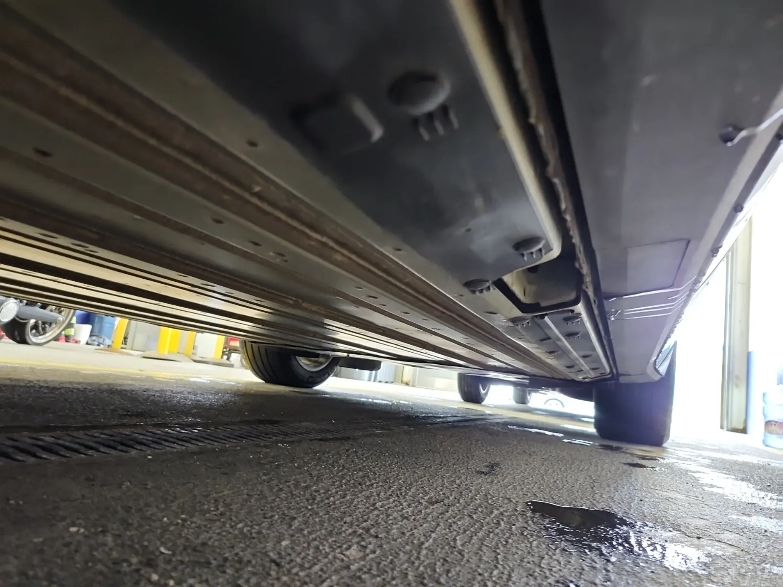 Undercarriage - Passenger Photo