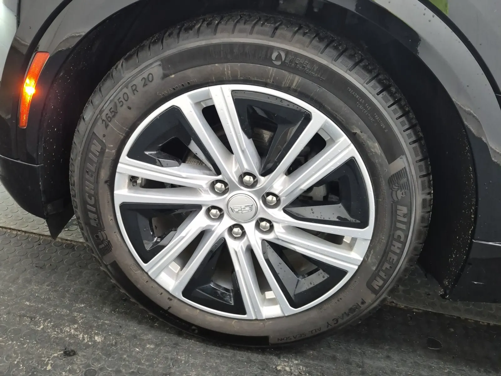 Front driver wheel/tire photo