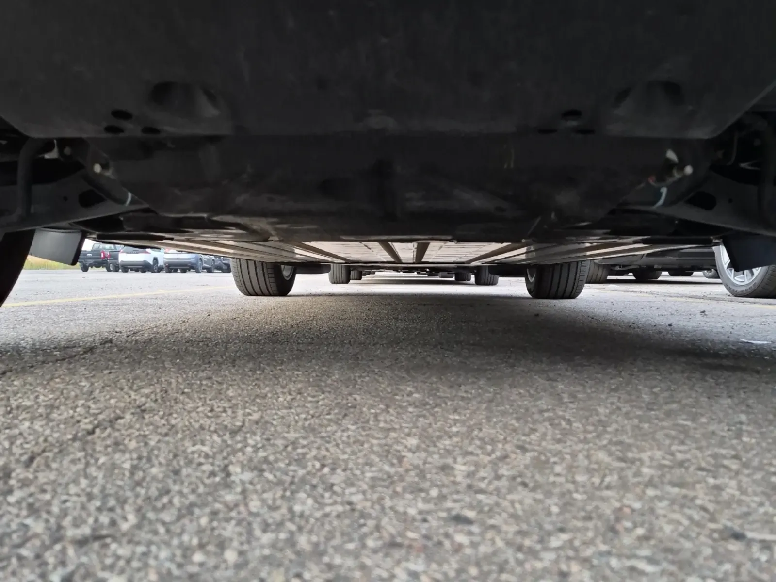 Undercarriage - Rear Photo