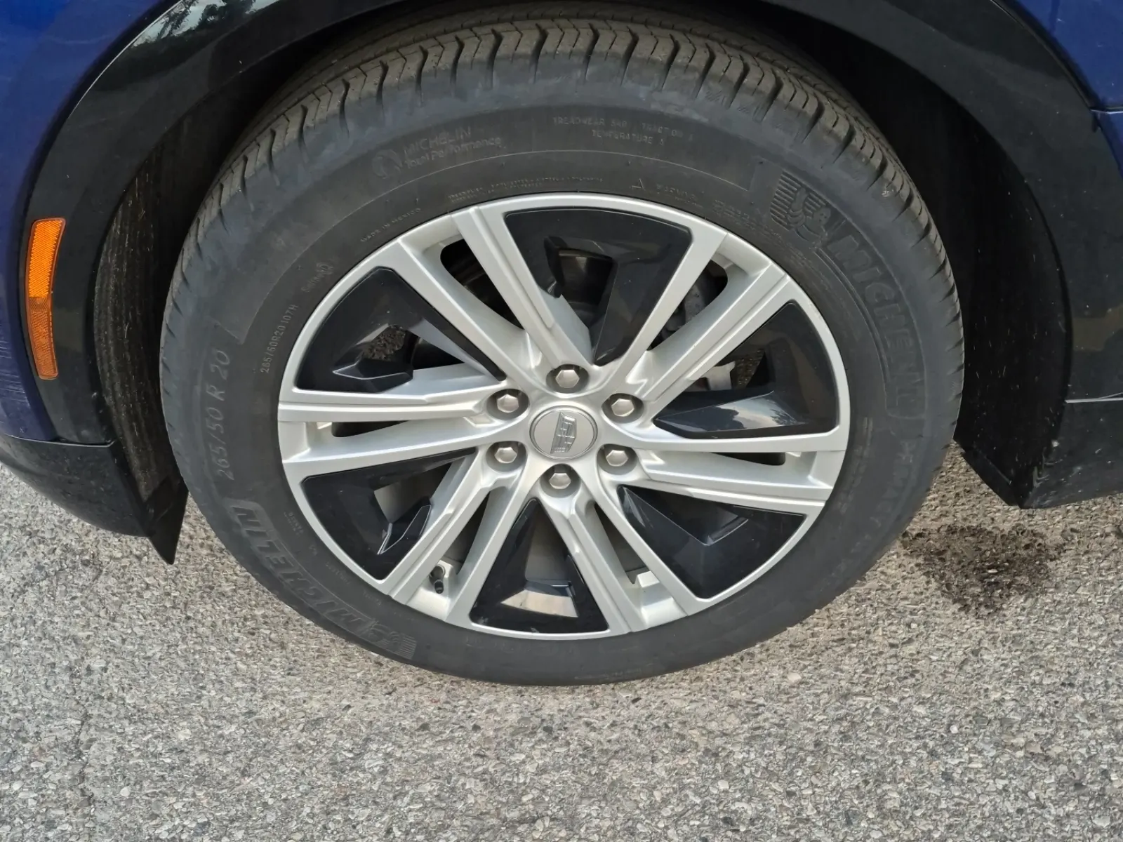Front driver wheel/tire photo