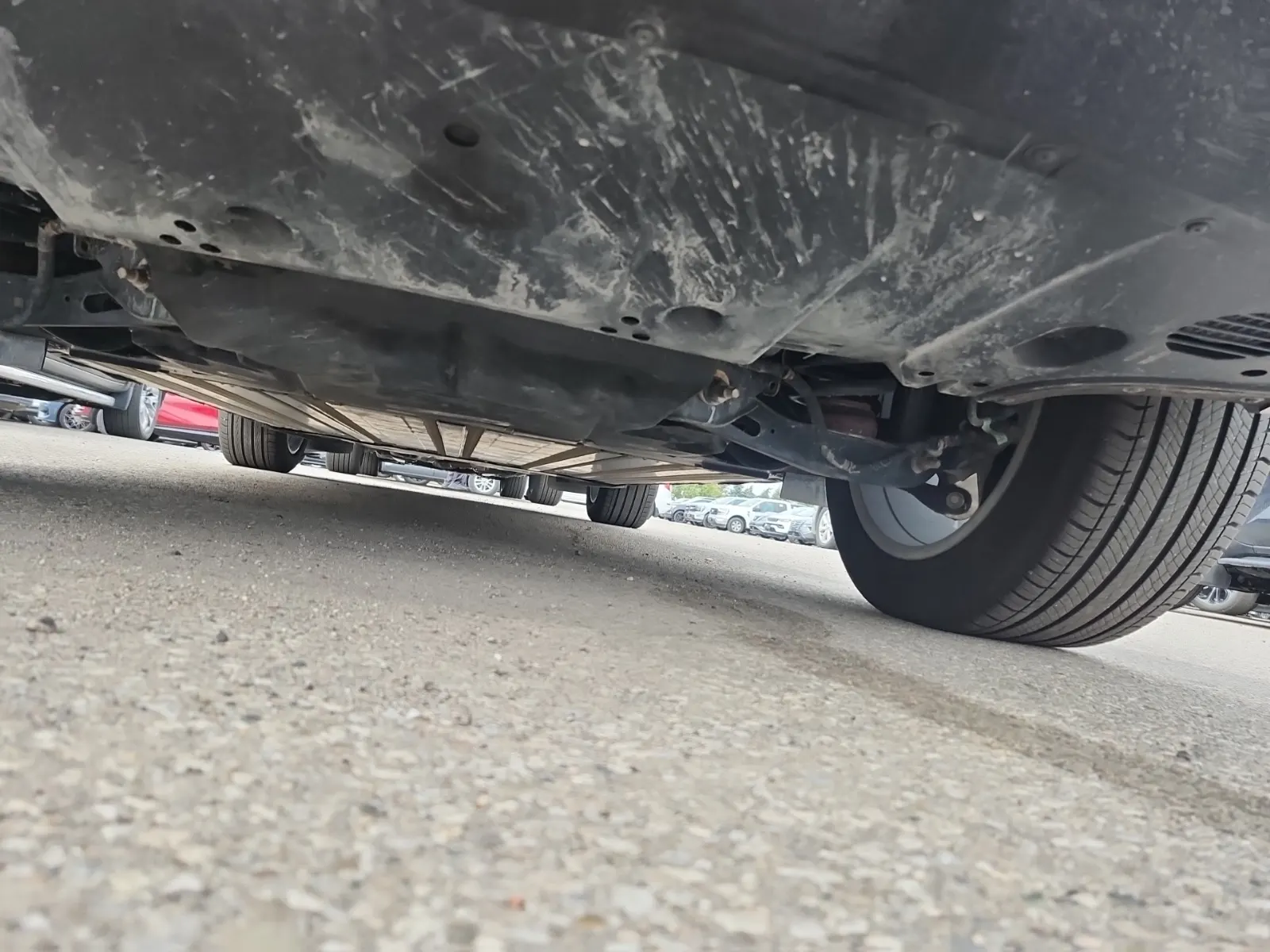 Undercarriage - Rear Photo