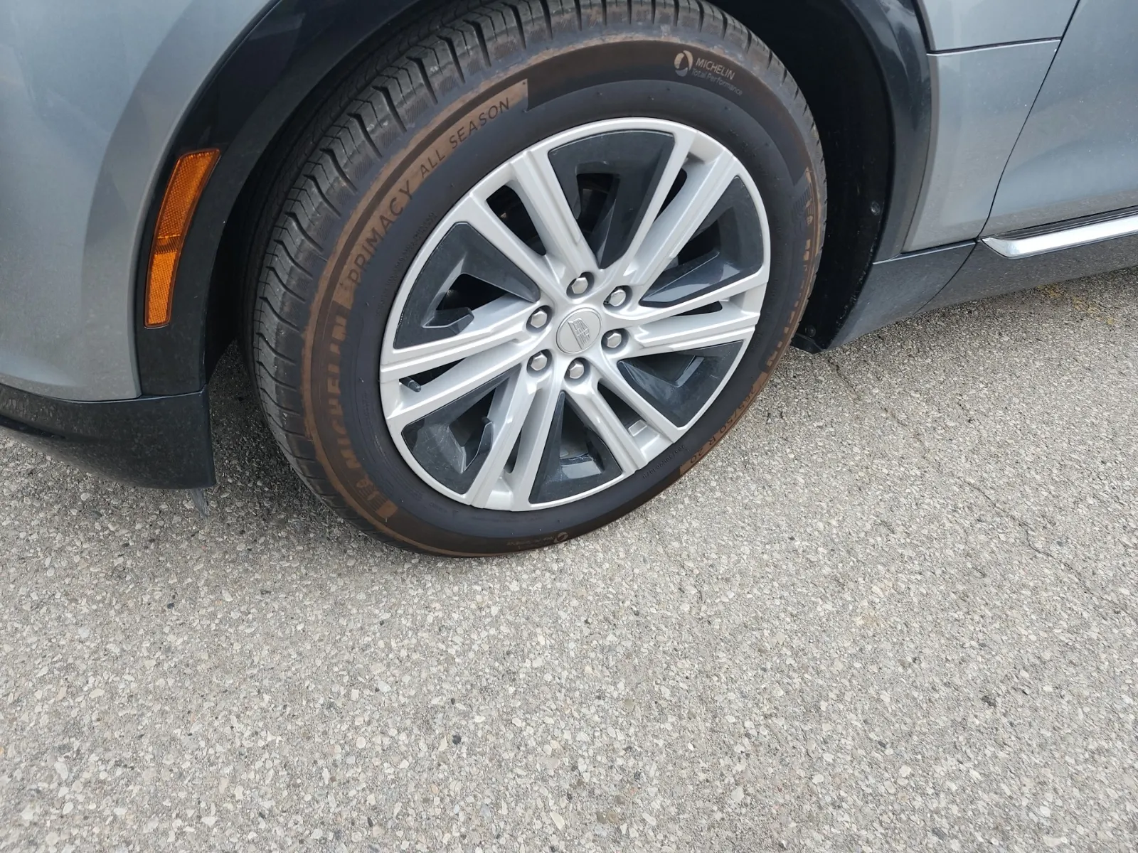 Front driver wheel/tire photo