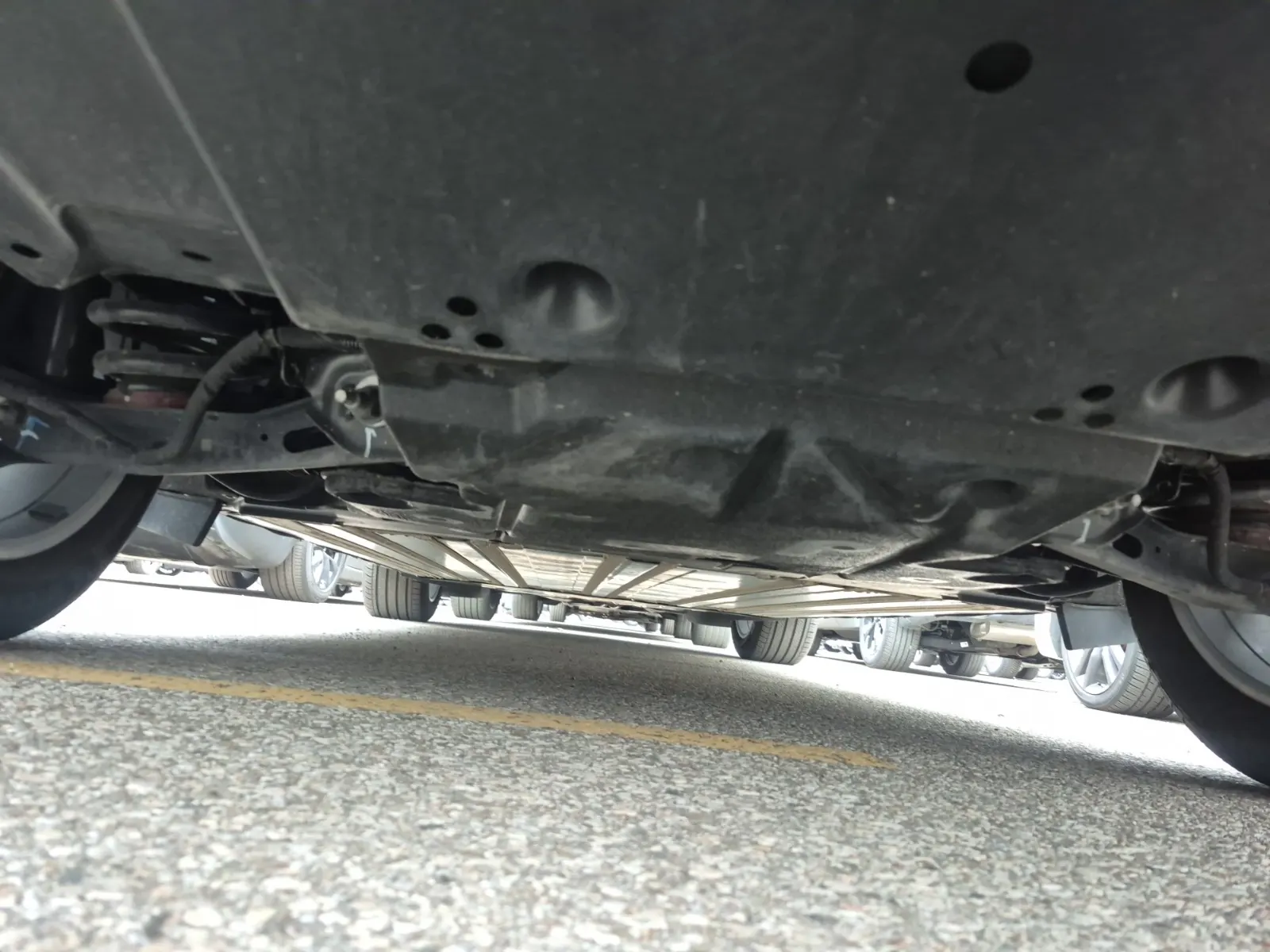 Undercarriage - Rear Photo