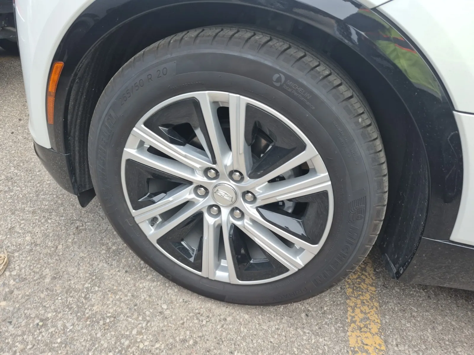 Front driver wheel/tire photo