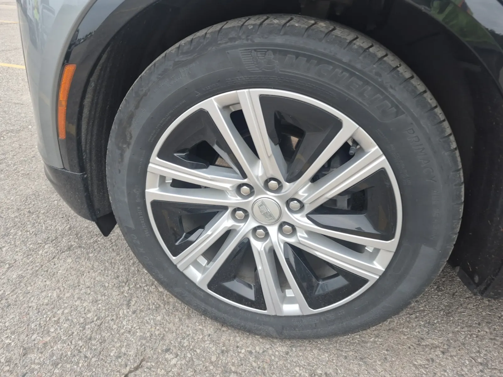 Front driver wheel/tire photo