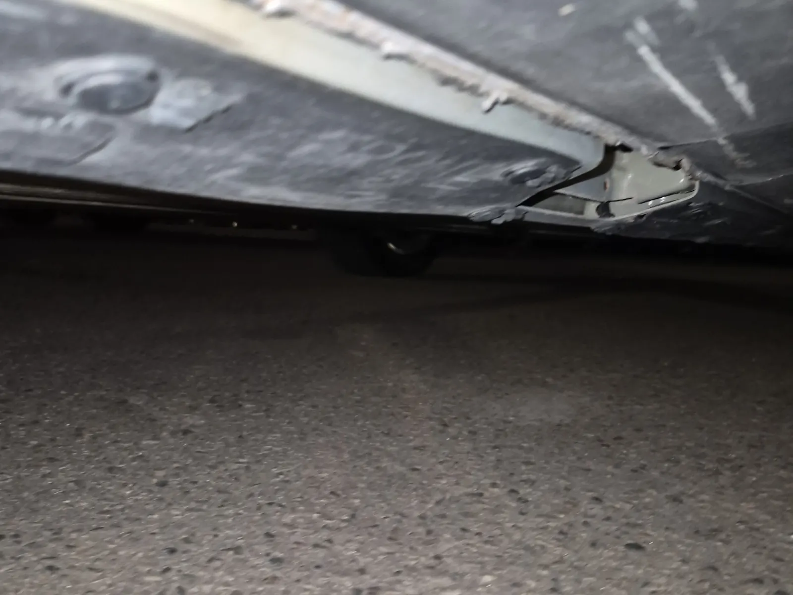 Undercarriage - Passenger Photo